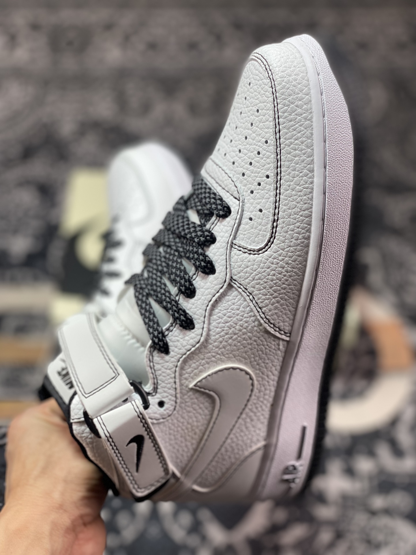 260 Nike Air Force 1 Mid 07 黑白满天星 MK0619-222