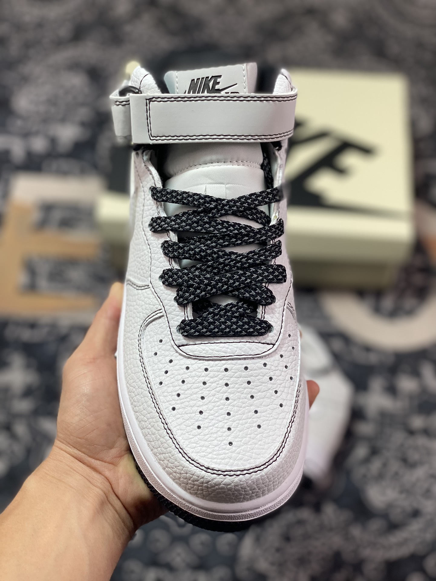 260 Nike Air Force 1 Mid 07 黑白满天星 MK0619-222