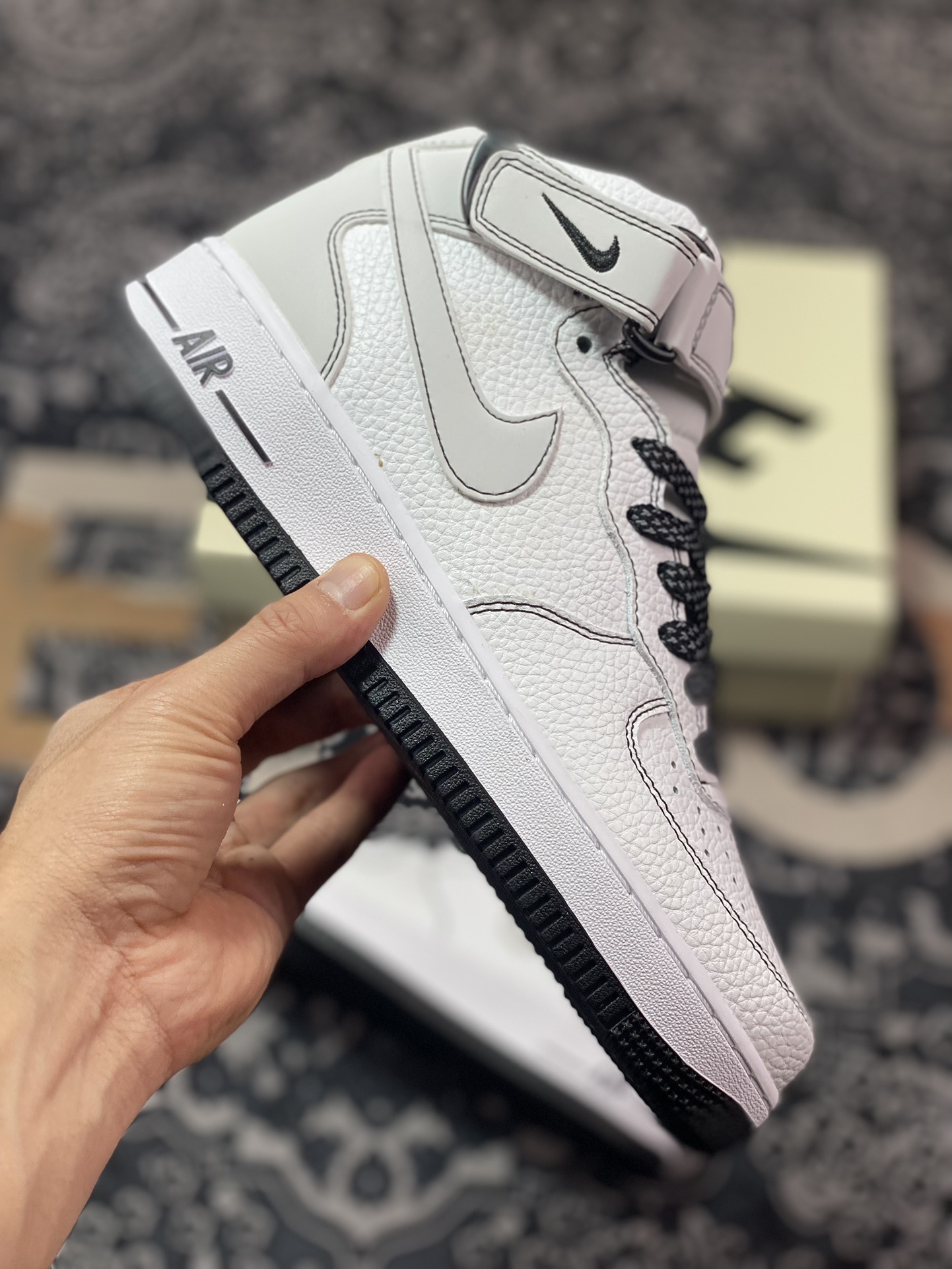 260 Nike Air Force 1 Mid 07 黑白满天星 MK0619-222