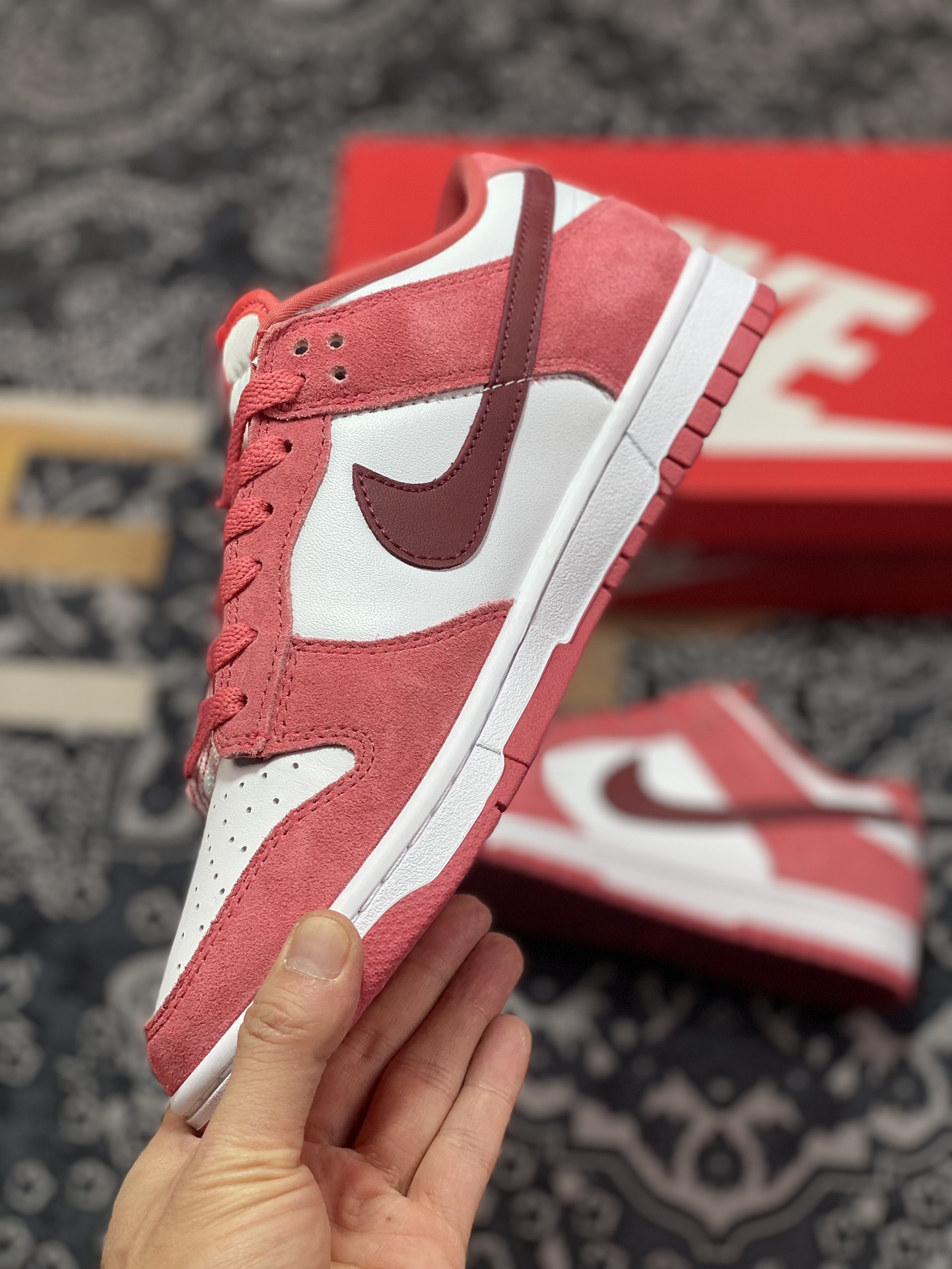 220  Nike SB Dunk Low Retro"Valentine's Day 2024" 白玫红情人节  FQ7056-100