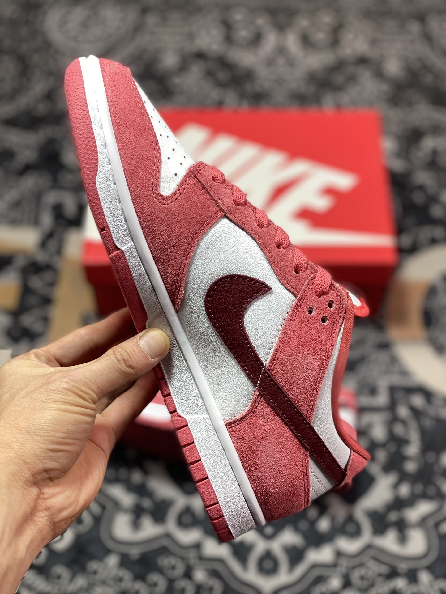 220  Nike SB Dunk Low Retro"Valentine's Day 2024" 白玫红情人节  FQ7056-100