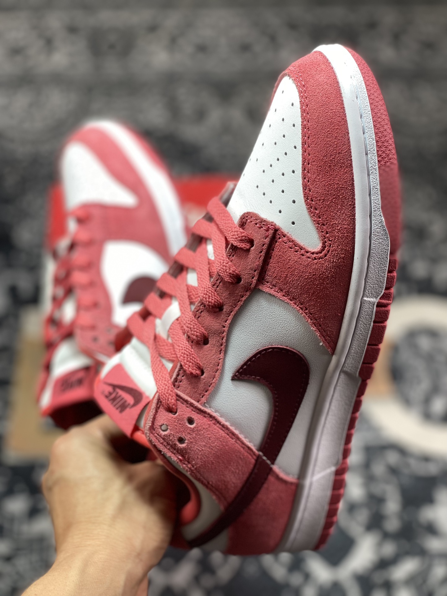 220  Nike SB Dunk Low Retro"Valentine's Day 2024" 白玫红情人节  FQ7056-100