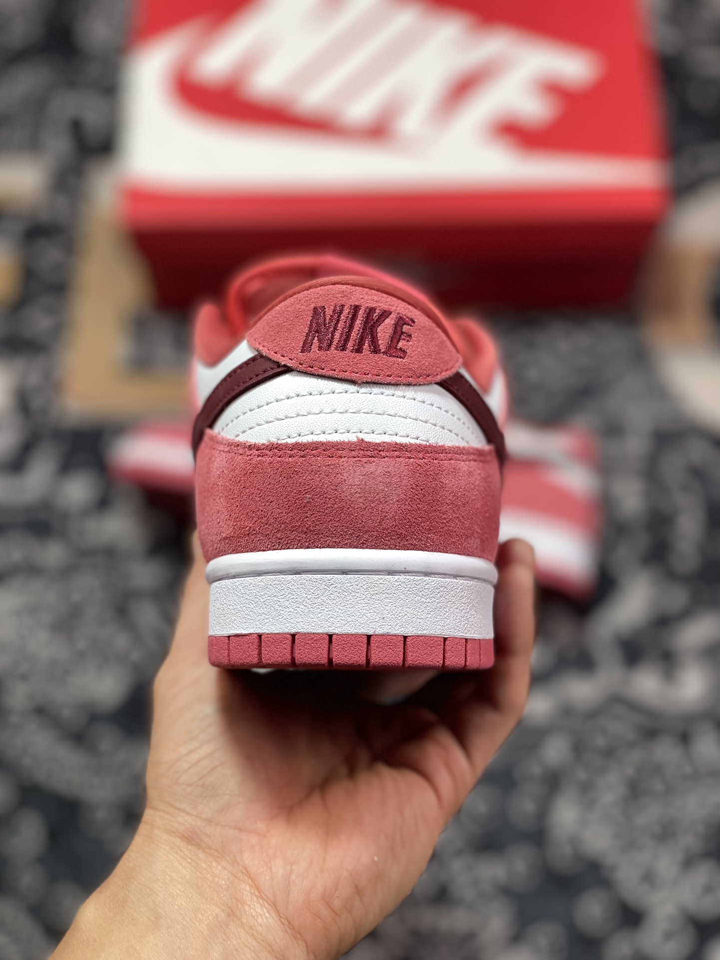 220  Nike SB Dunk Low Retro"Valentine's Day 2024" 白玫红情人节  FQ7056-100