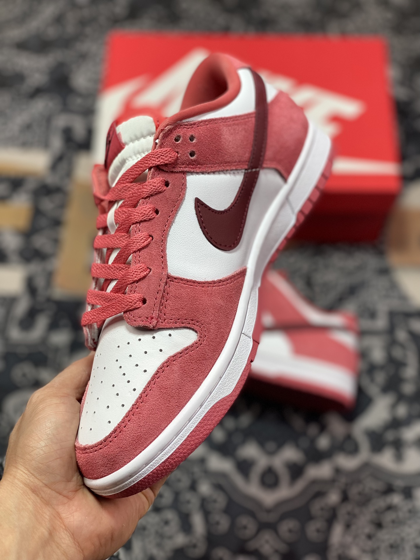 220  Nike SB Dunk Low Retro"Valentine's Day 2024" 白玫红情人节  FQ7056-100