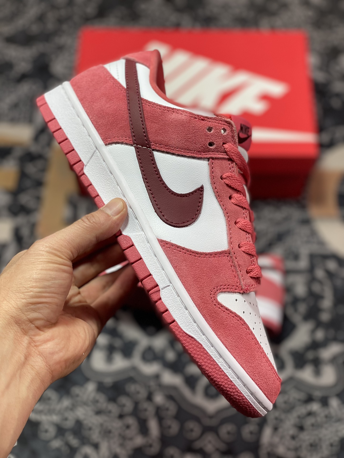 220  Nike SB Dunk Low Retro"Valentine's Day 2024" 白玫红情人节  FQ7056-100