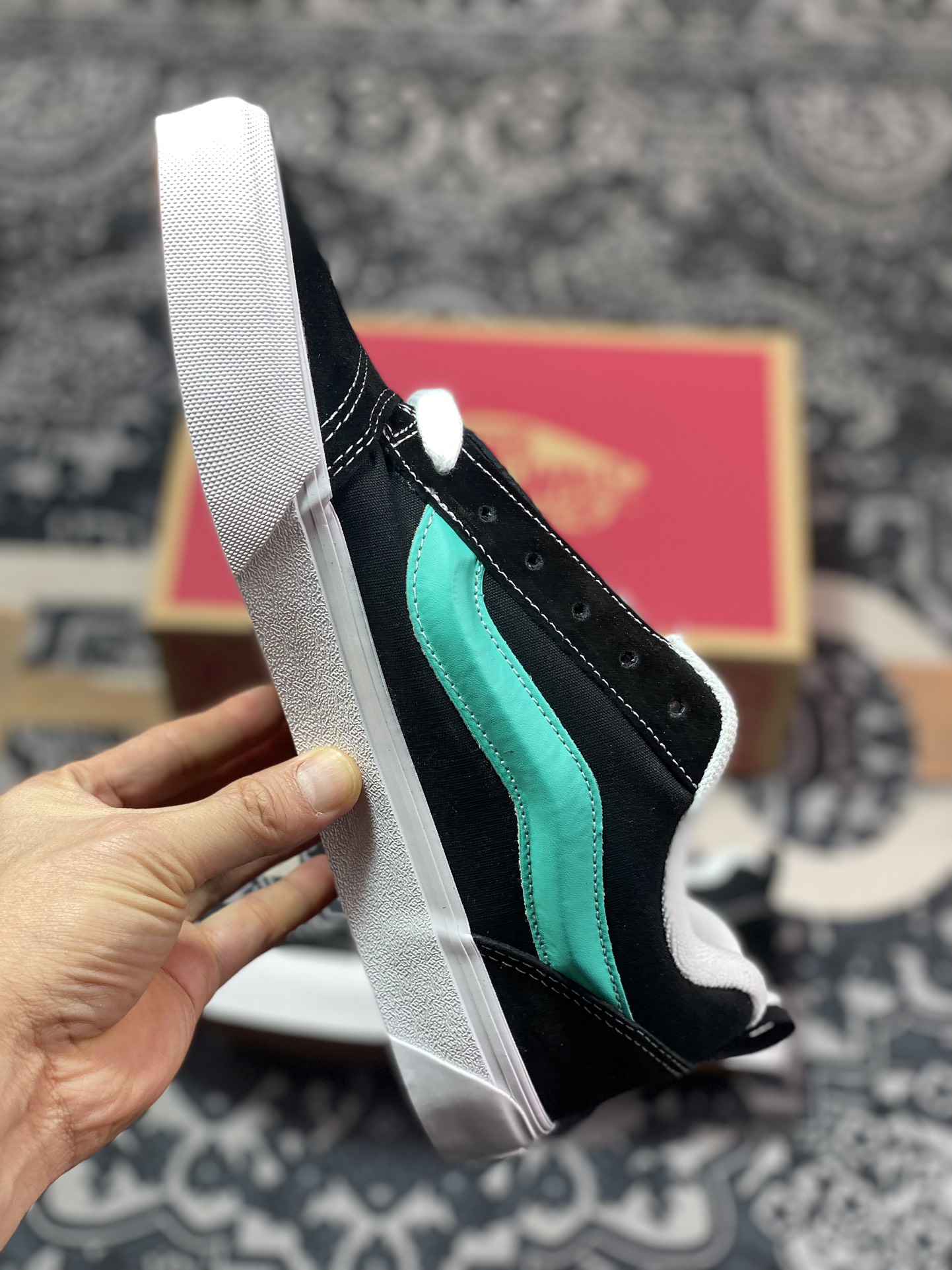 150  Vans Classics Knu Skool 面包鞋