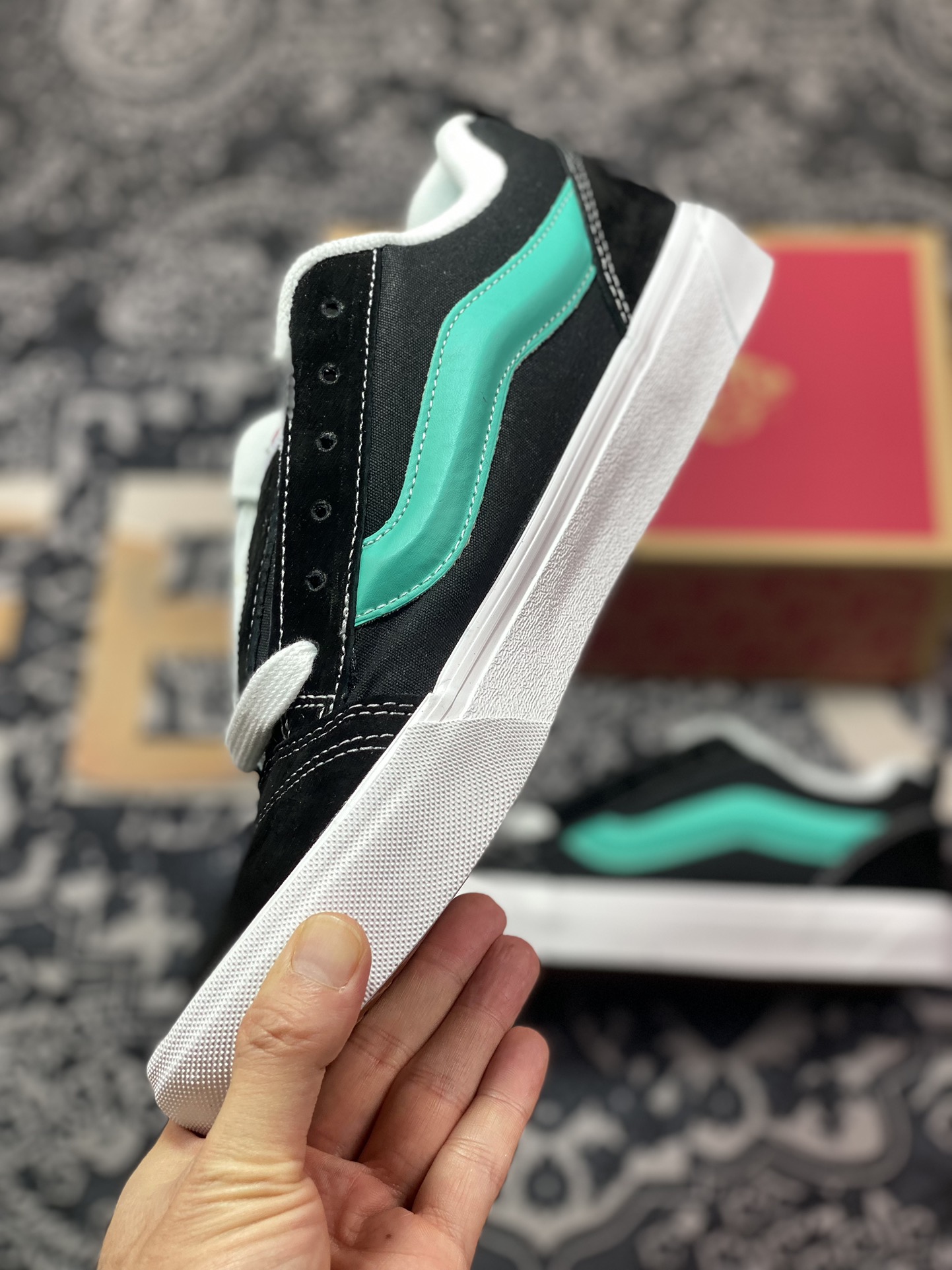 150  Vans Classics Knu Skool 面包鞋