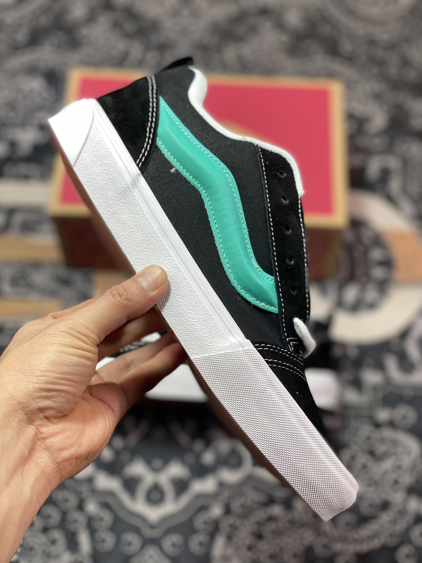 150  Vans Classics Knu Skool 面包鞋