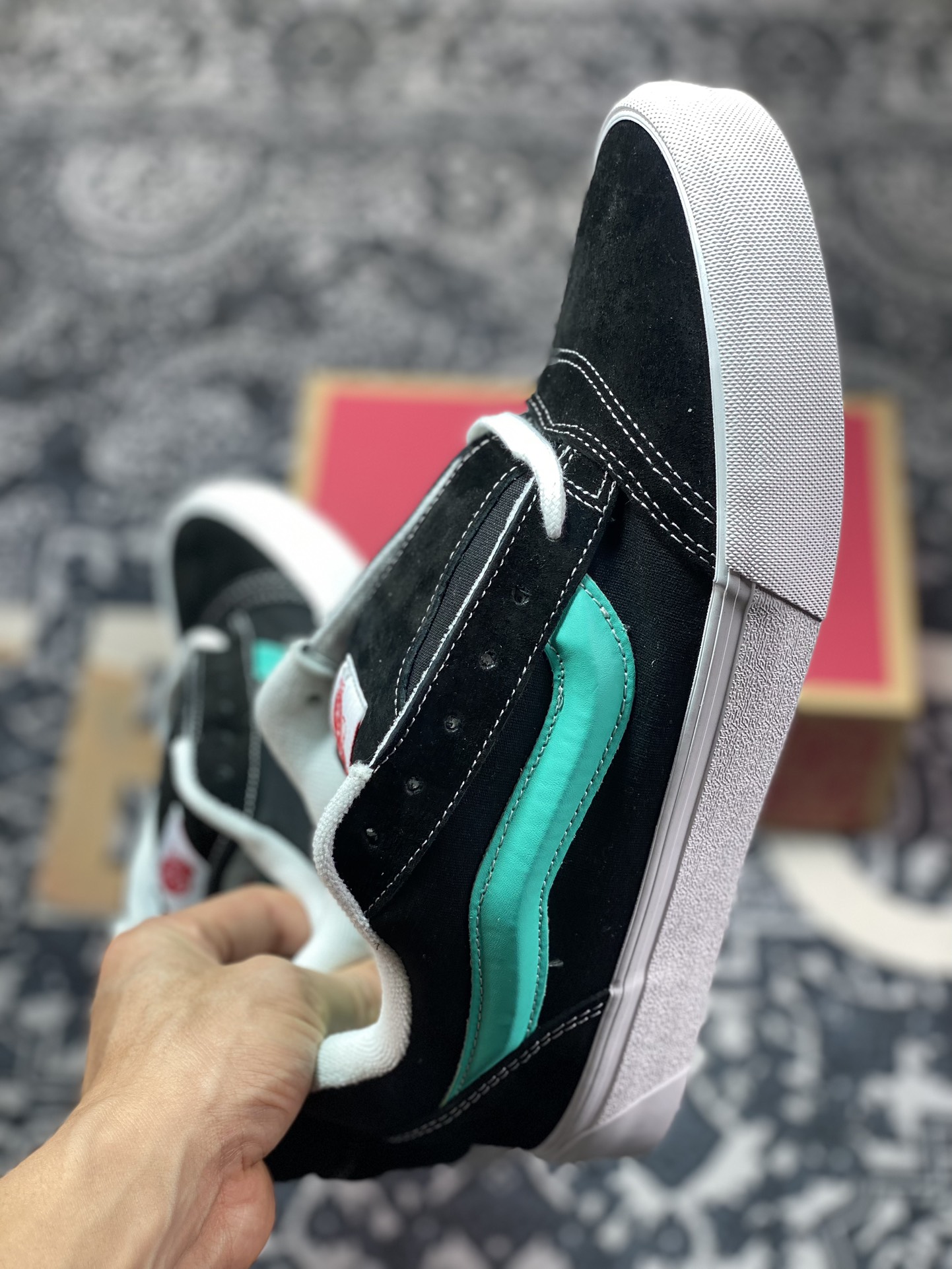 150  Vans Classics Knu Skool 面包鞋