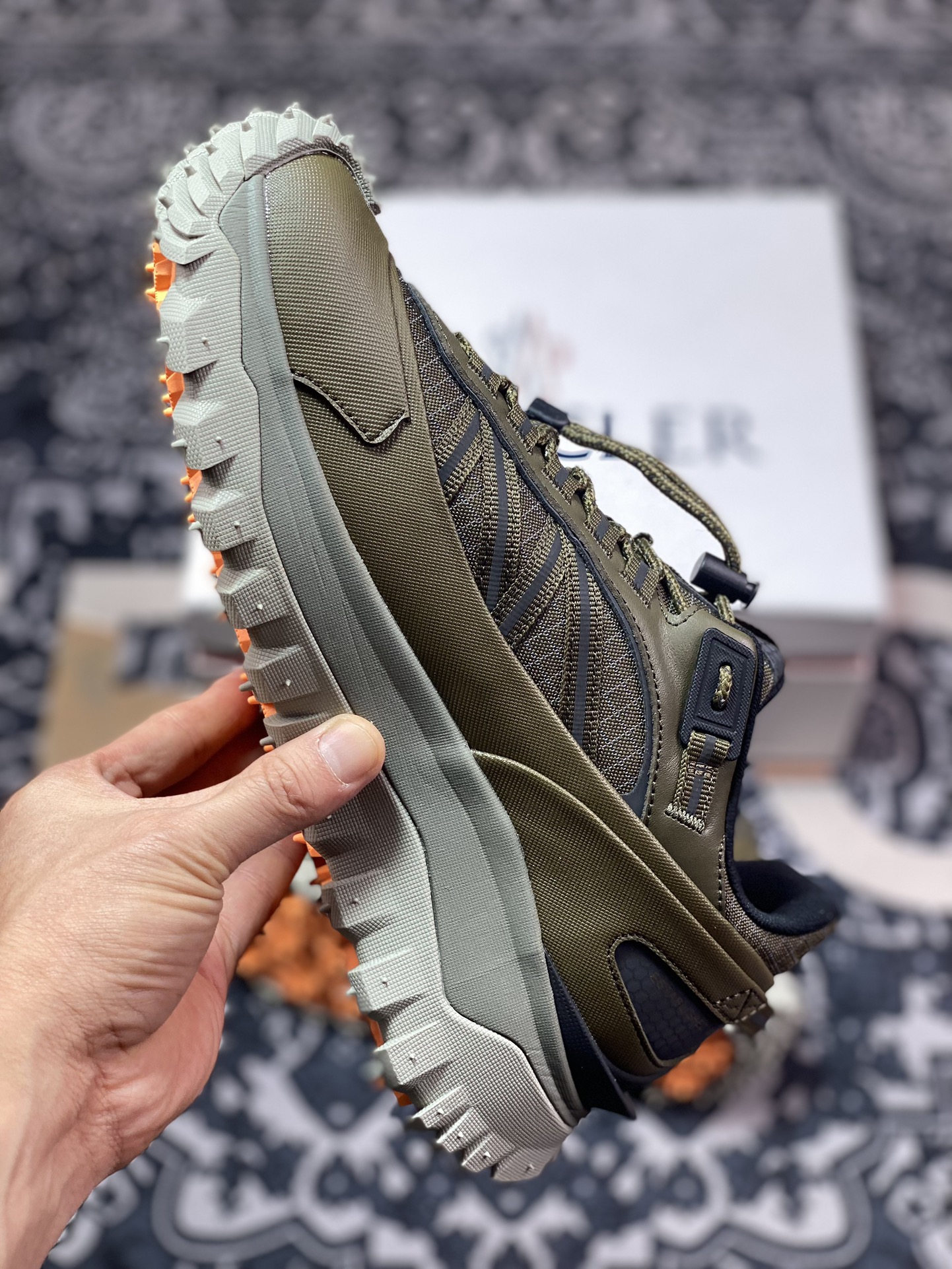 560 Moncler Trailgrip Gore-Tex 越野旅行系列低帮厚底轻量户外登山运动鞋“橄榄军绿黑”4M00010M2058P83