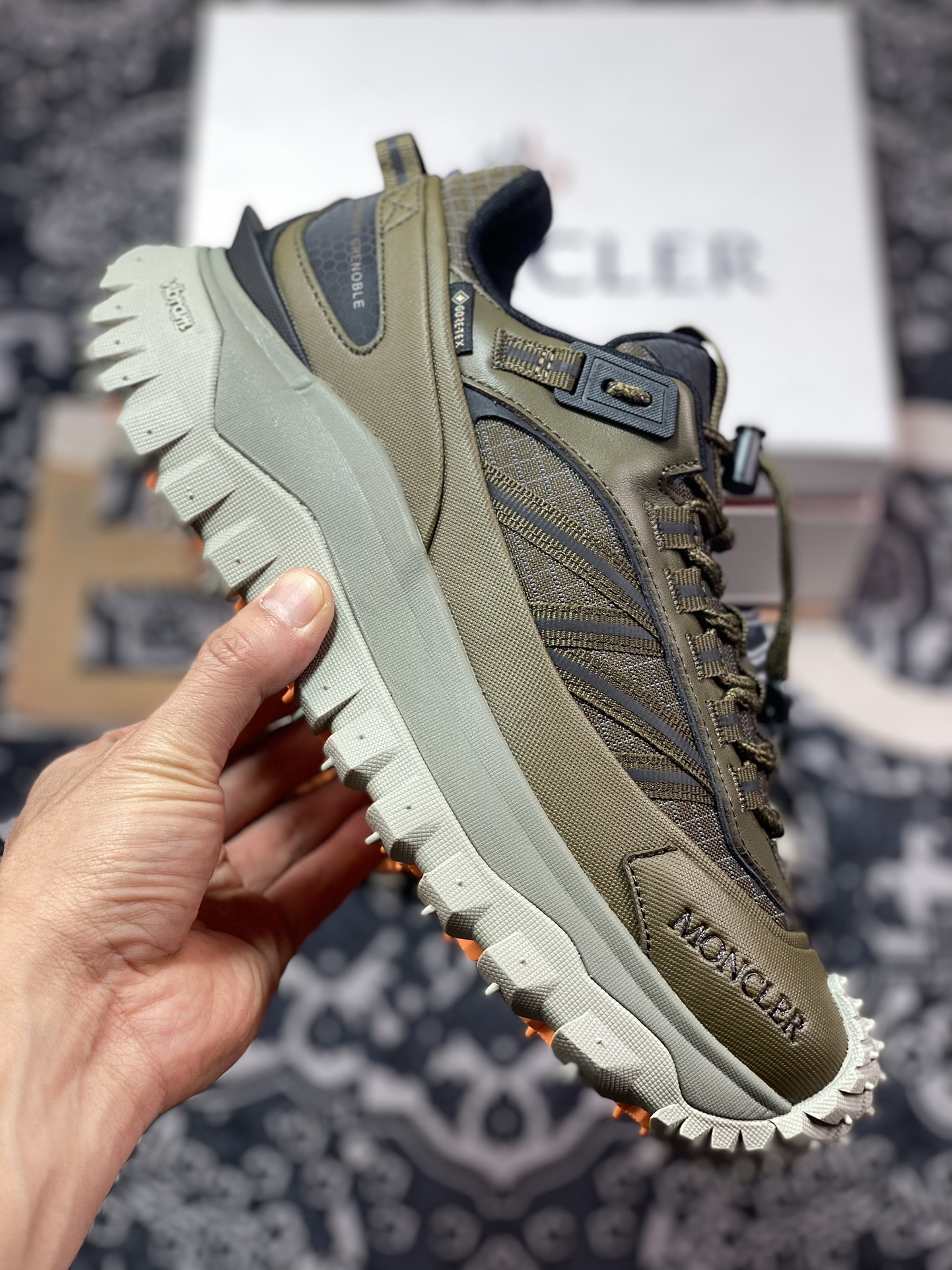 560 Moncler Trailgrip Gore-Tex 越野旅行系列低帮厚底轻量户外登山运动鞋“橄榄军绿黑”4M00010M2058P83