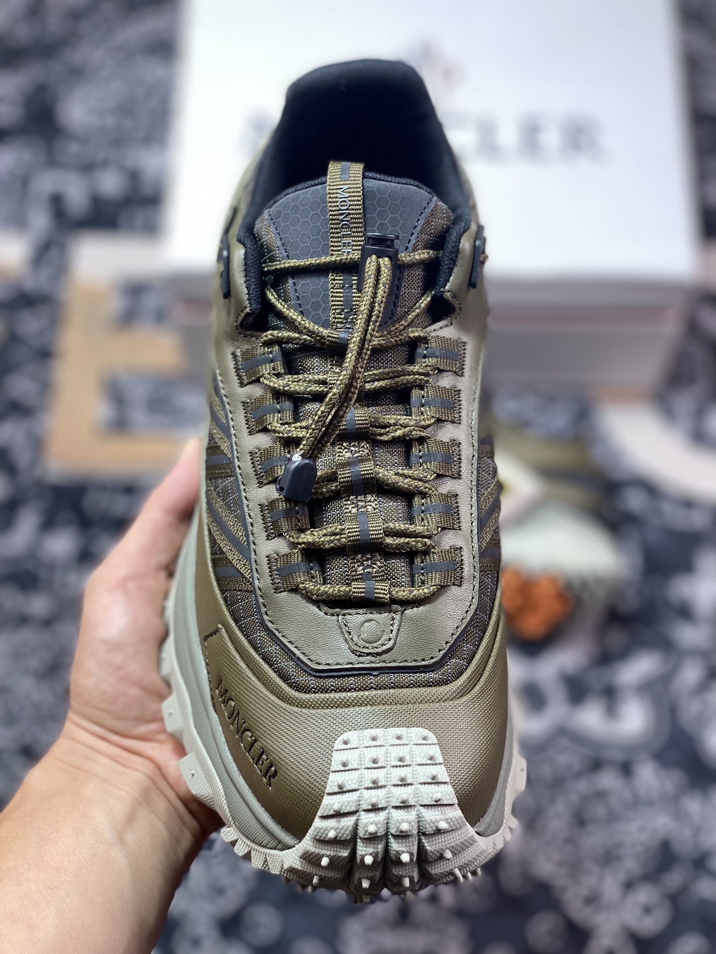 560 Moncler Trailgrip Gore-Tex 越野旅行系列低帮厚底轻量户外登山运动鞋“橄榄军绿黑”4M00010M2058P83