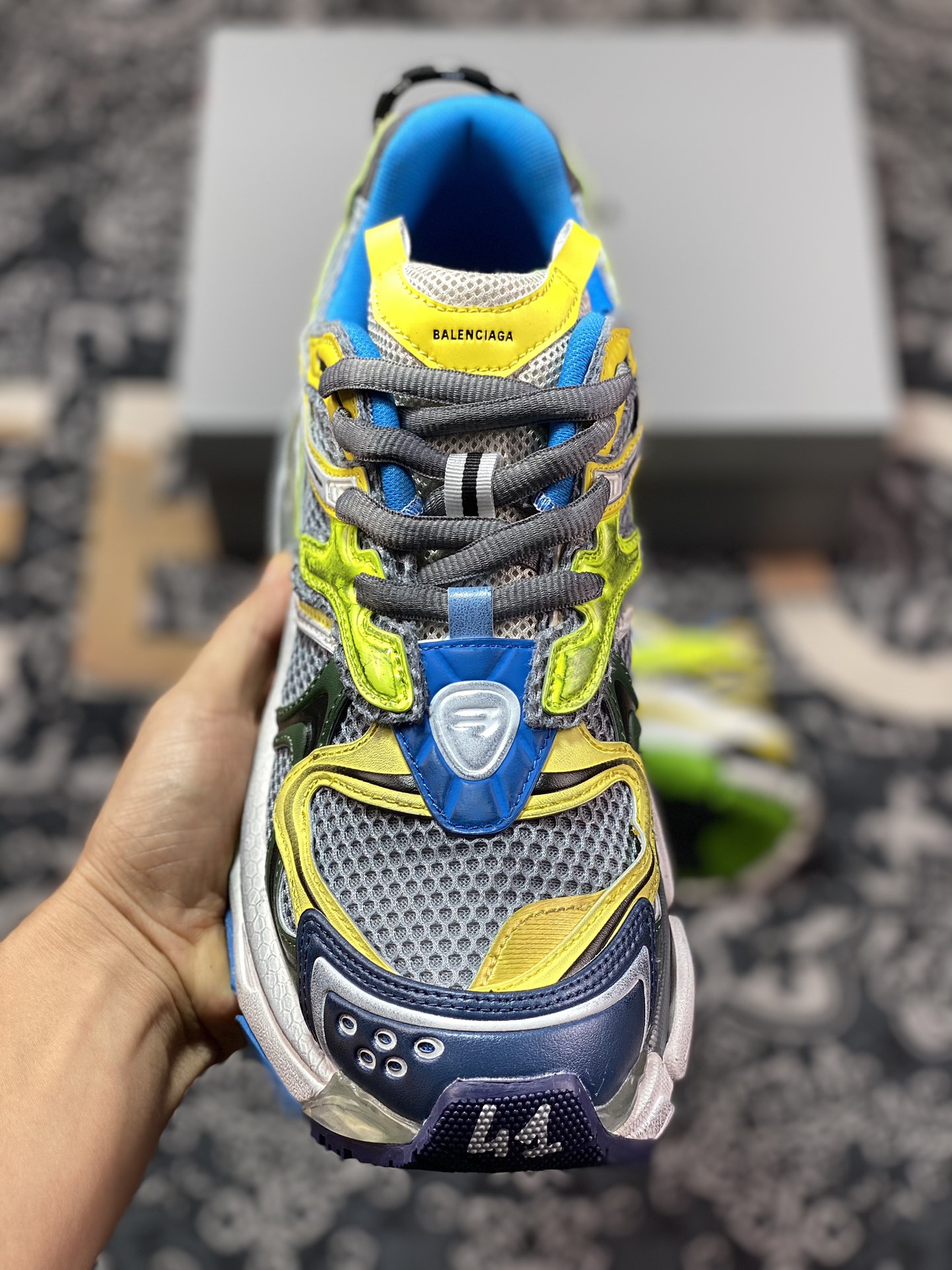 550 巴黎世家BALENCIAGA Runner Sneaker 3.0慢跑系列低帮复古慢跑鞋“解构拼色深灰绿黄蓝做旧3.0”772774 W3RXP 0653