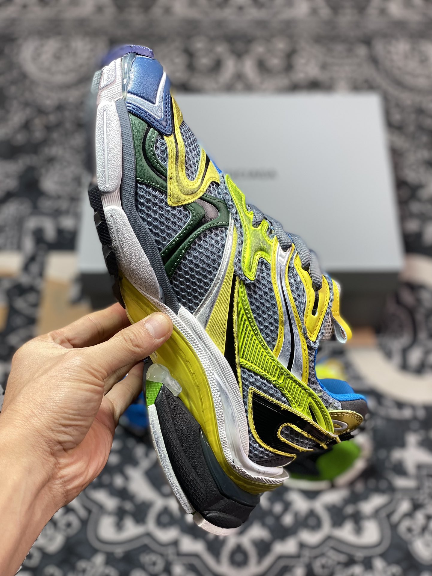 550 巴黎世家BALENCIAGA Runner Sneaker 3.0慢跑系列低帮复古慢跑鞋“解构拼色深灰绿黄蓝做旧3.0”772774 W3RXP 0653