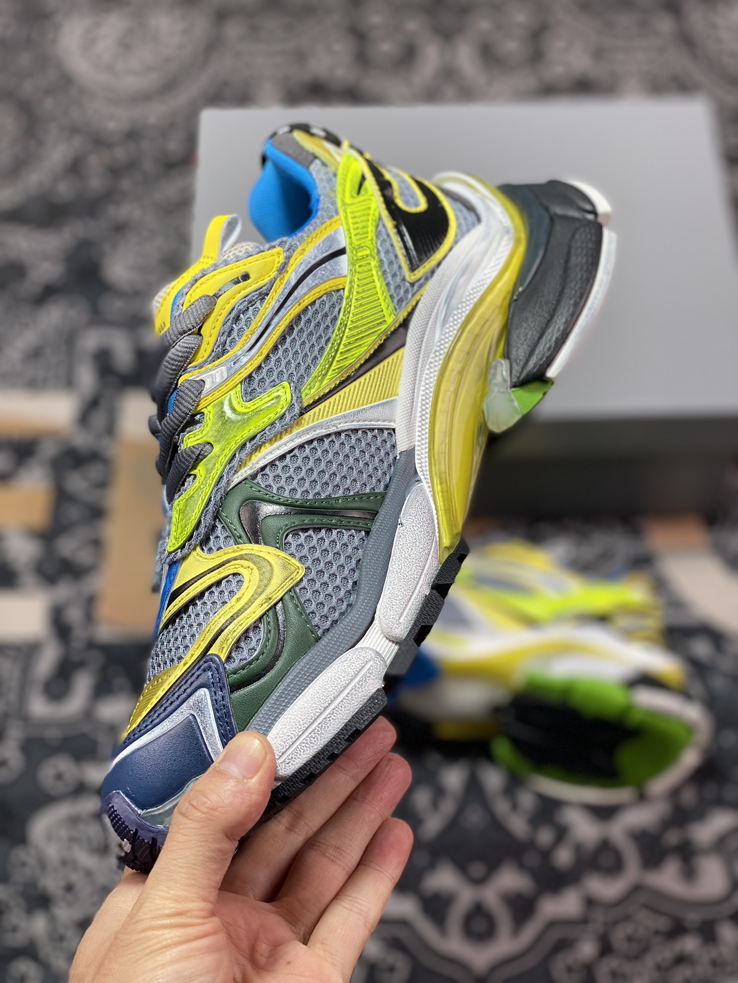 550 巴黎世家BALENCIAGA Runner Sneaker 3.0慢跑系列低帮复古慢跑鞋“解构拼色深灰绿黄蓝做旧3.0”772774 W3RXP 0653