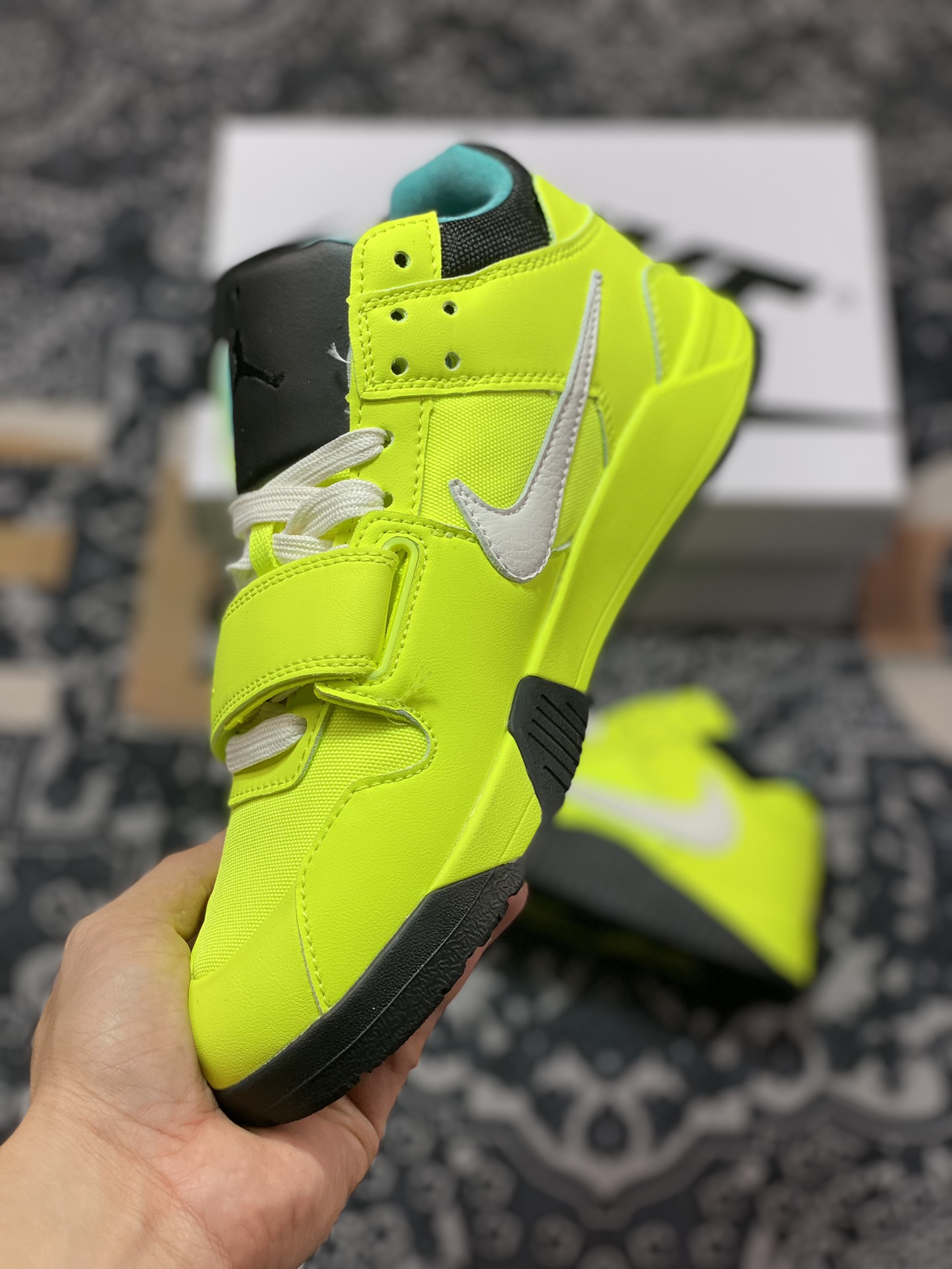 Travis Scott x Nike Jordan Cut The Check ”Volt Black” Cut The Check Series Mid-top Basketball Shoes ”TS Joint Fluorescent Green Black and White Hook” FZ8117-309