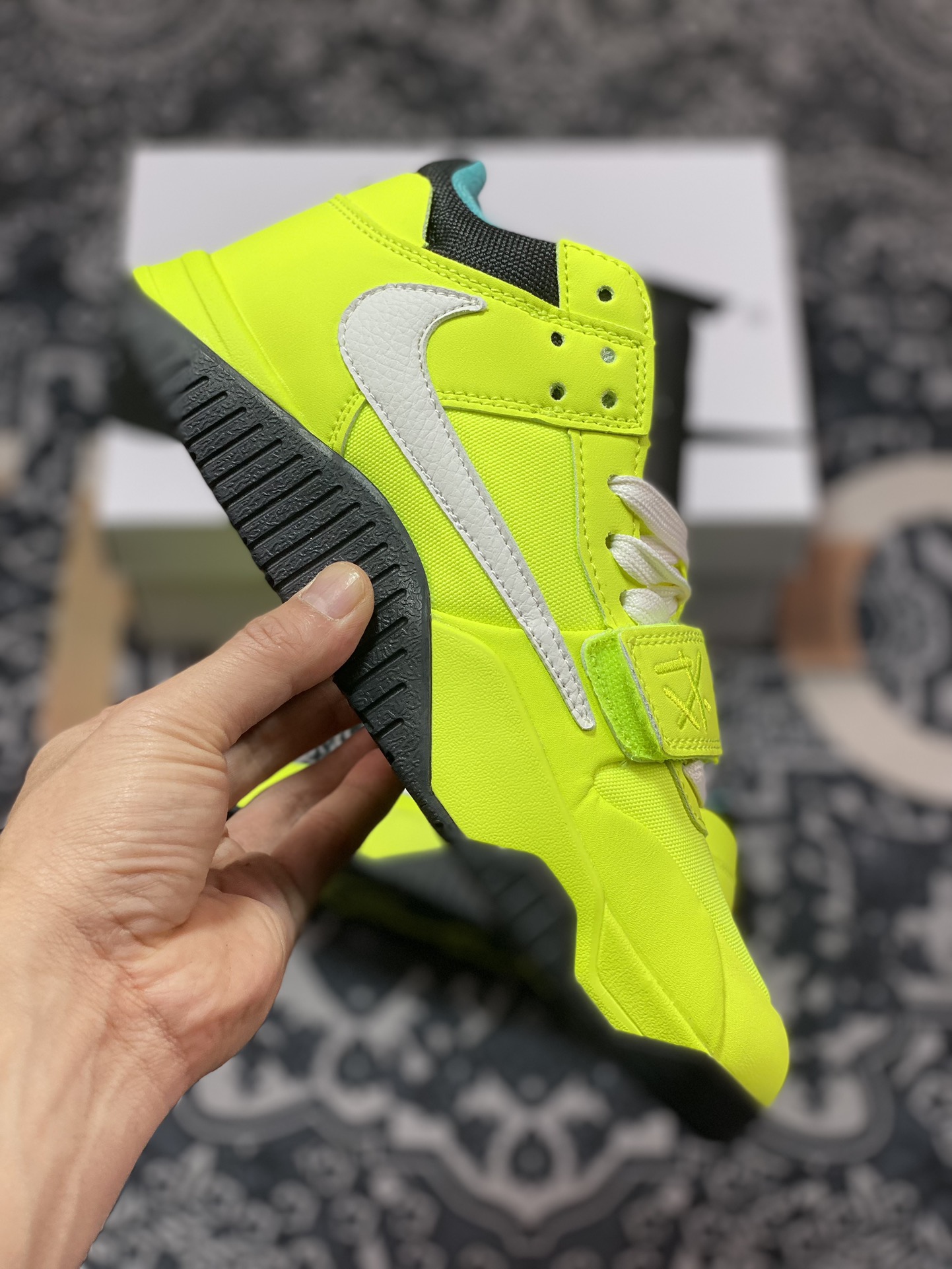 Travis Scott x Nike Jordan Cut The Check ”Volt Black” Cut The Check Series Mid-top Basketball Shoes ”TS Joint Fluorescent Green Black and White Hook” FZ8117-309