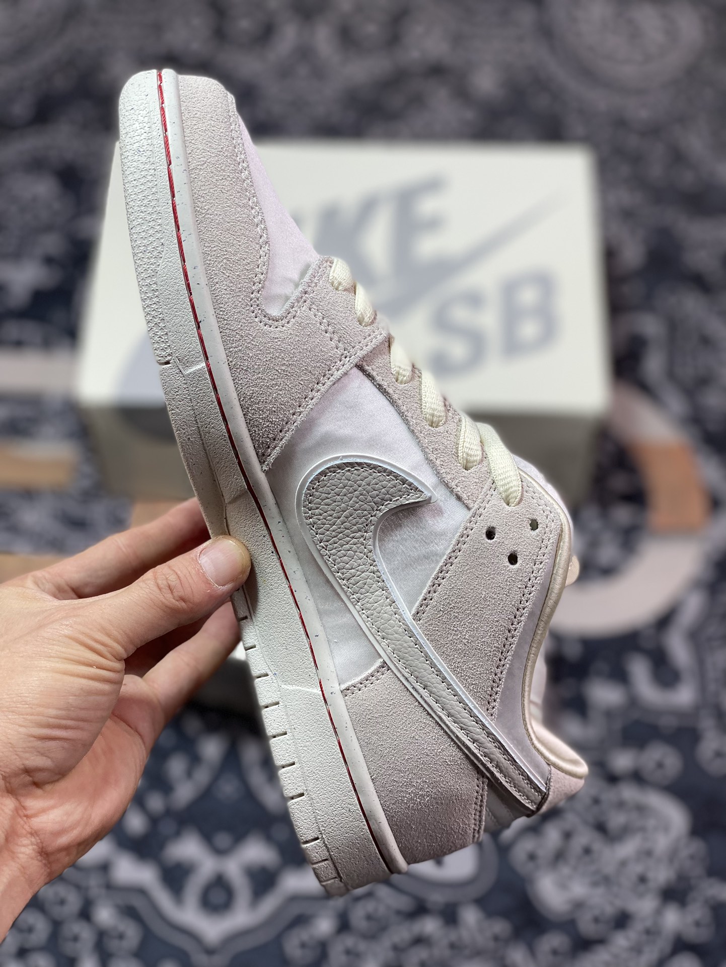 Nike SB Dunk Low Pro ”Love Found” City of Love FZ5654-100