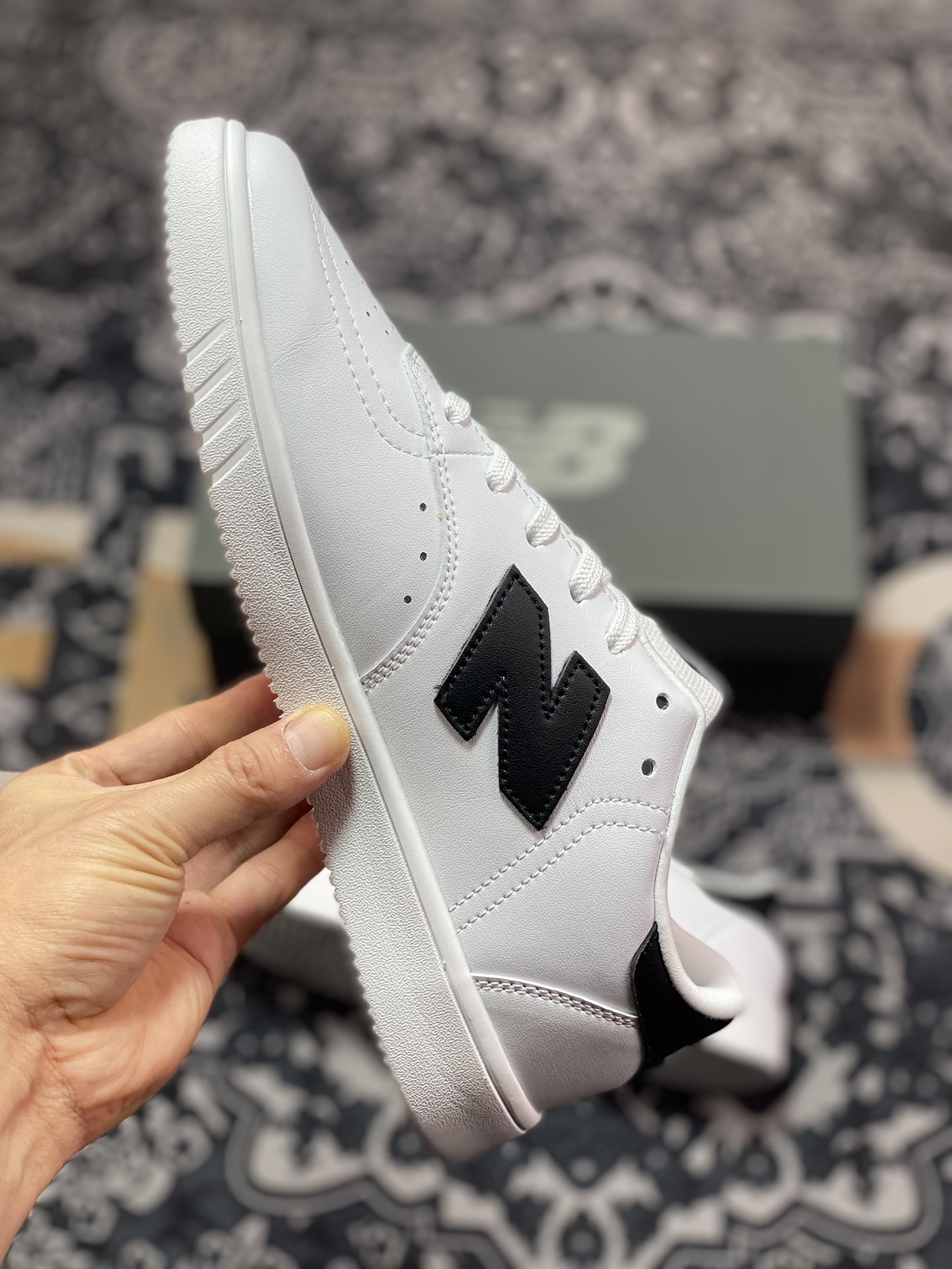 150 新百伦New Balance CT05系列低帮经典复古轻量休闲运动篮球板鞋“皮革白黑”CT05WB1