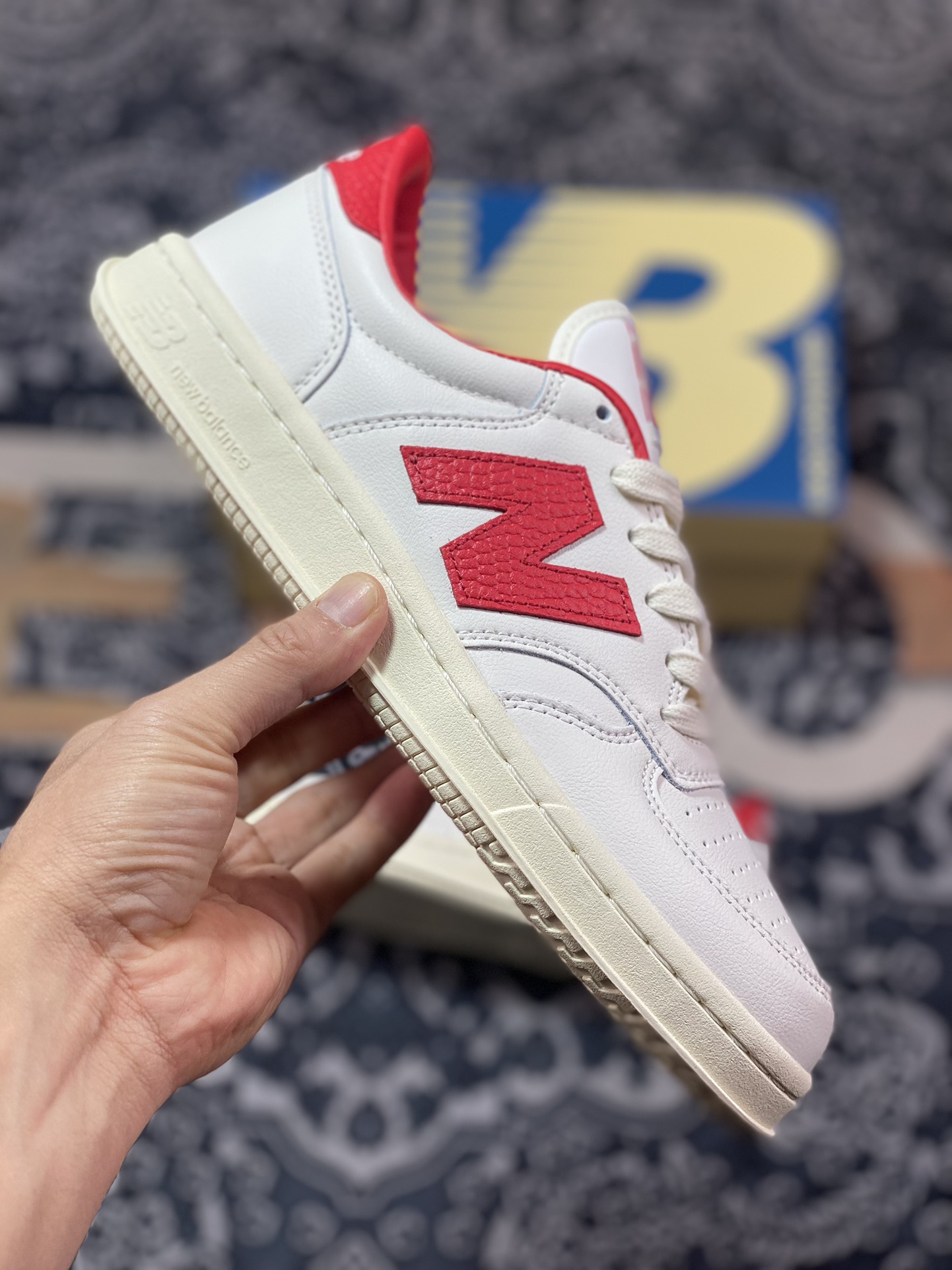 180 New Balance CT500 Tennis Oxfords系列经典复古低帮休闲运动网球板鞋“联名皮革米白大学红”CT500AB1