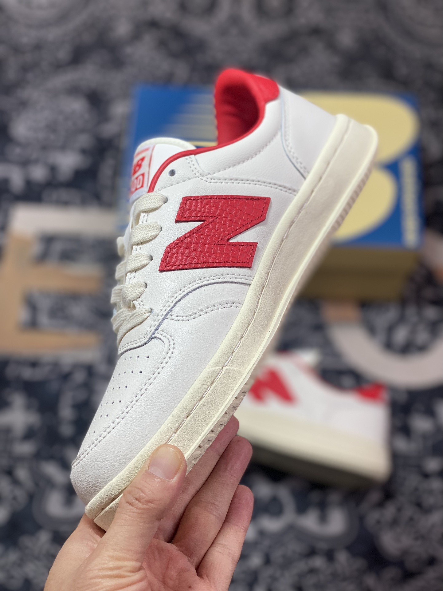 180 New Balance CT500 Tennis Oxfords系列经典复古低帮休闲运动网球板鞋“联名皮革米白大学红”CT500AB1