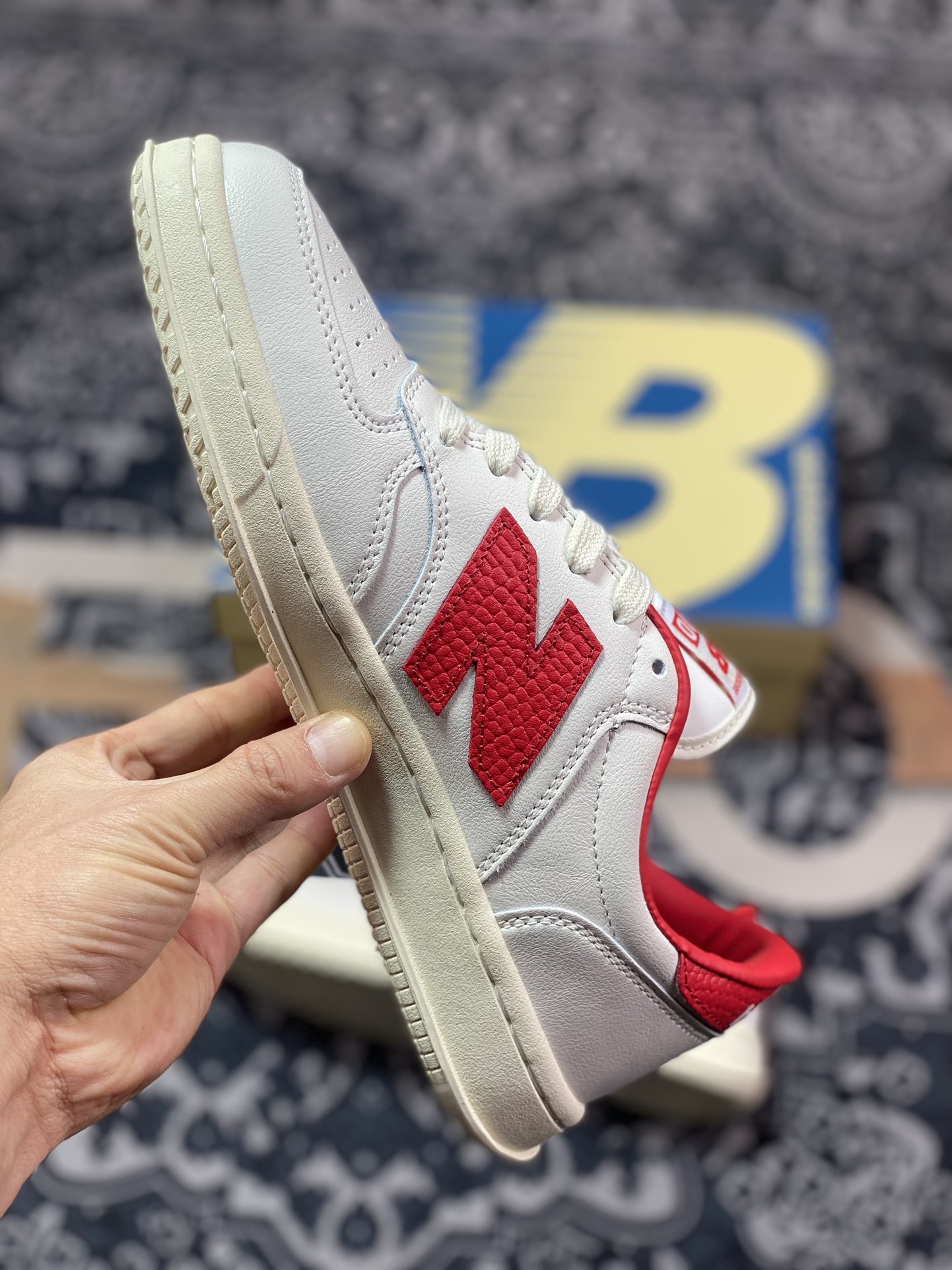 180 New Balance CT500 Tennis Oxfords系列经典复古低帮休闲运动网球板鞋“联名皮革米白大学红”CT500AB1