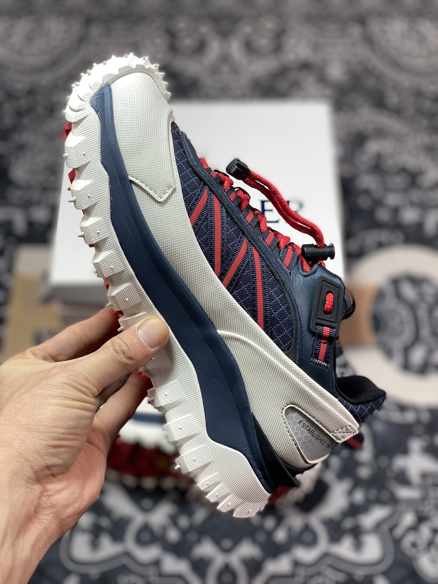 Moncler Trailgrip Gore-Tex Off-road Travel Series Low-top Thick-soled Lightweight Outdoor Mountaineering Sports Shoes ”Off-white Navy Red” MCI209A4M00230P07