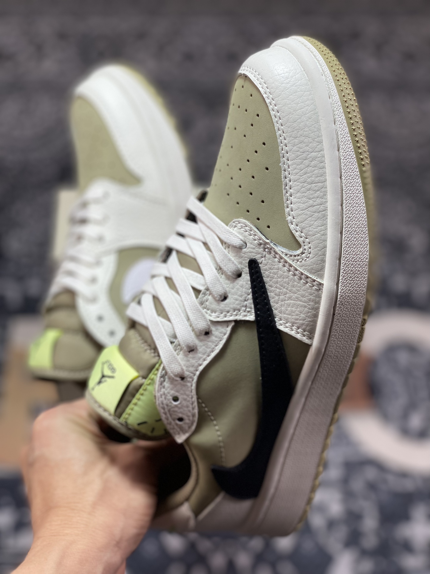 Travis Scott x Jordan Air Jordan 1 Low Golf Hook 6.0 Brown and White FZ3124-200