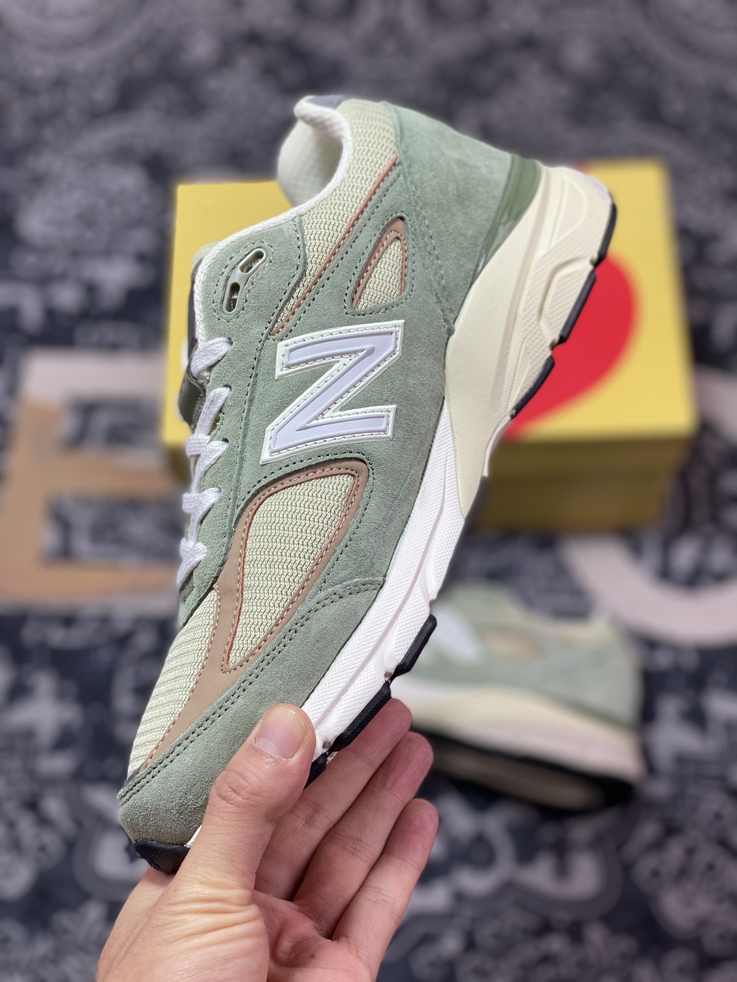 240 NB新百伦New Balance in USA M990V4”Olive Leaf”系列美产血统经典跑步鞋橄榄绿米棕”U990GT4