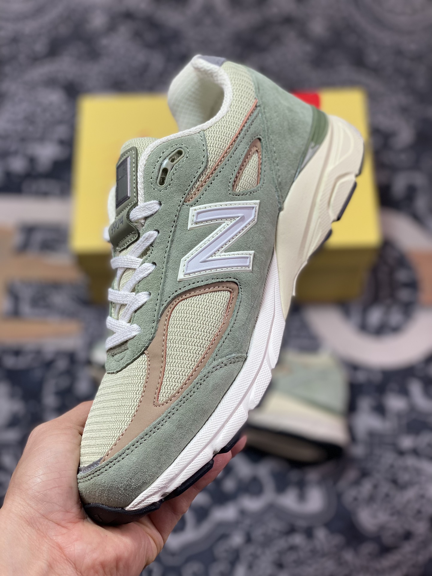 240 NB新百伦New Balance in USA M990V4”Olive Leaf”系列美产血统经典跑步鞋橄榄绿米棕”U990GT4