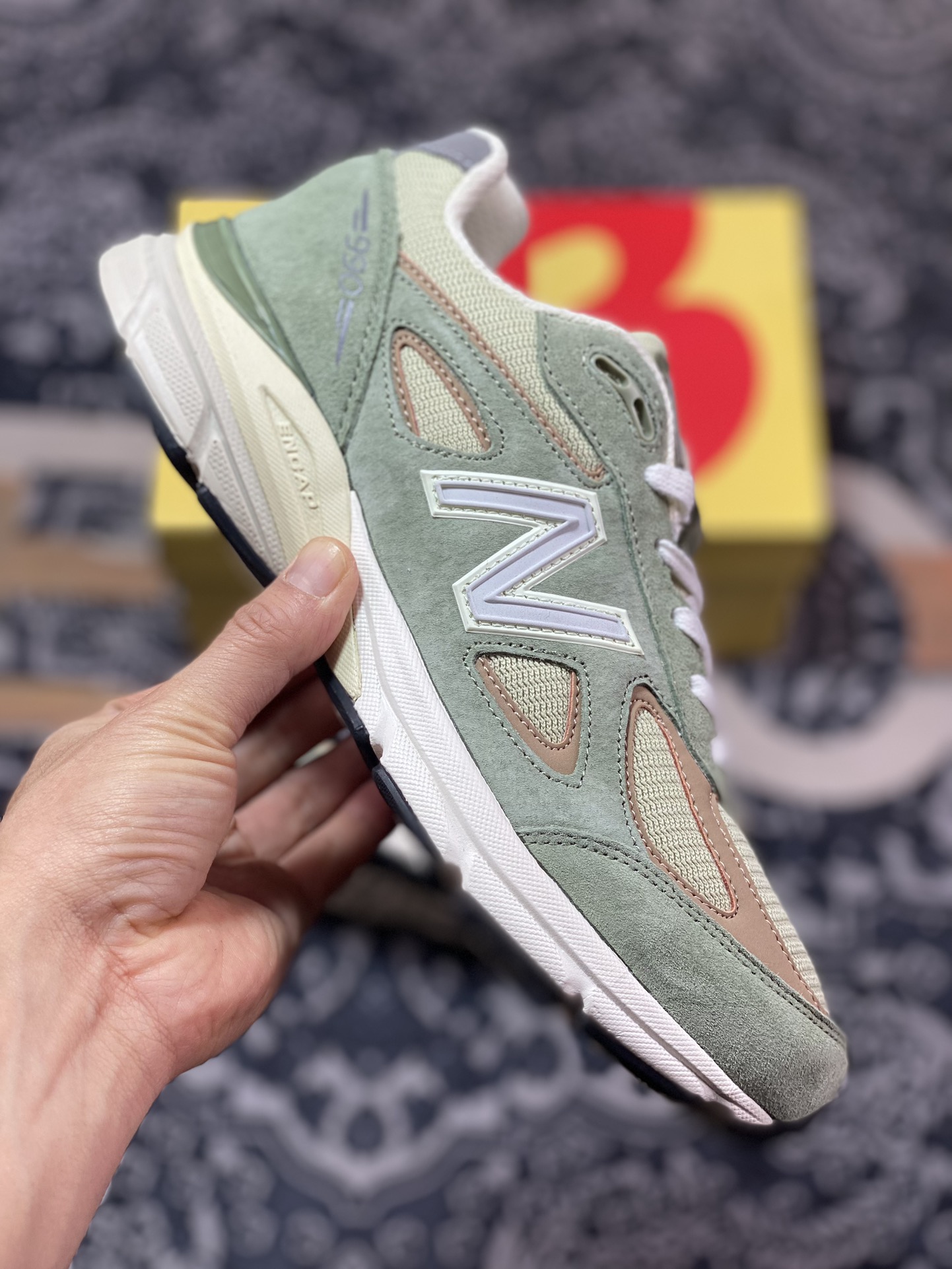 240 NB新百伦New Balance in USA M990V4”Olive Leaf”系列美产血统经典跑步鞋橄榄绿米棕”U990GT4