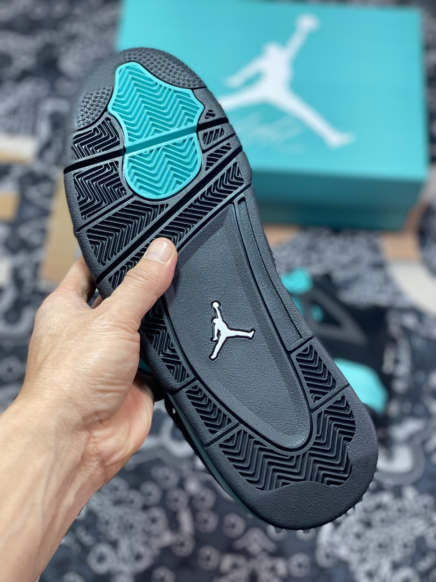 Original Air Jordan 4 co-branded Tiffany DH6927-001