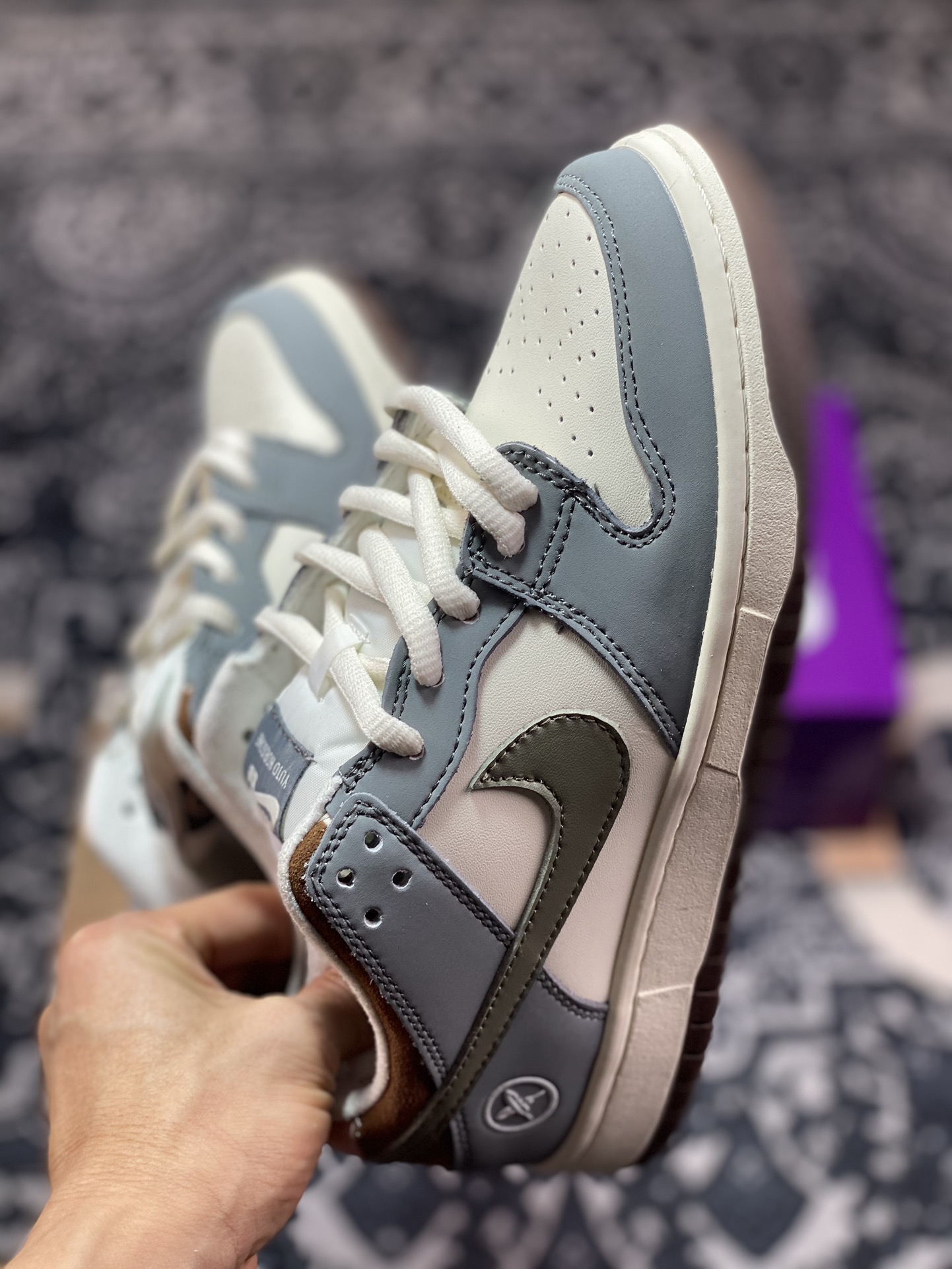 200 Nike  SB Dunk Low 联名飞羽灰白 低帮休闲运动板鞋  FQ1180-001