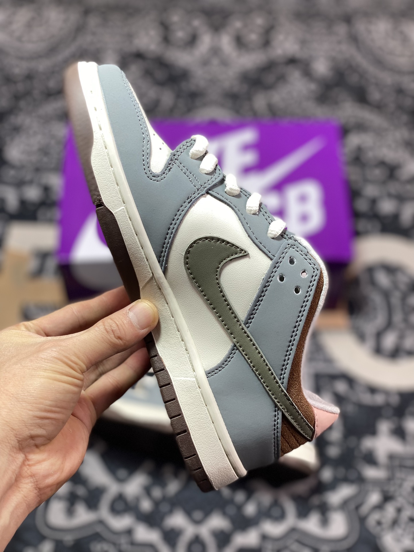 200 Nike  SB Dunk Low 联名飞羽灰白 低帮休闲运动板鞋  FQ1180-001