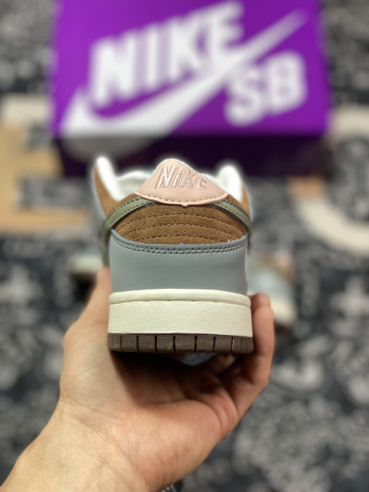 200 Nike  SB Dunk Low 联名飞羽灰白 低帮休闲运动板鞋  FQ1180-001