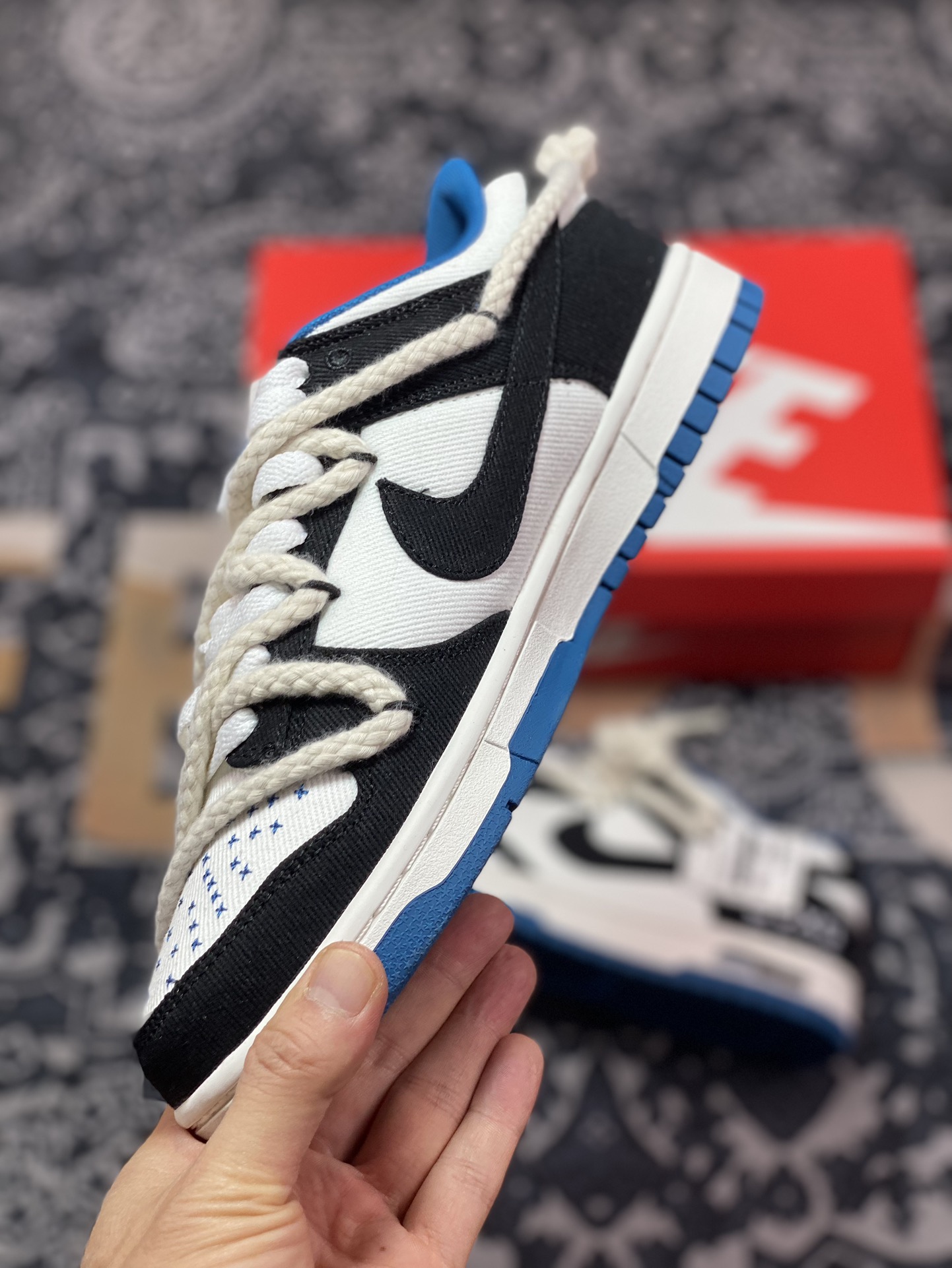 NIKE SB Dunk Low Veteran Player White and Blue DV0834-101