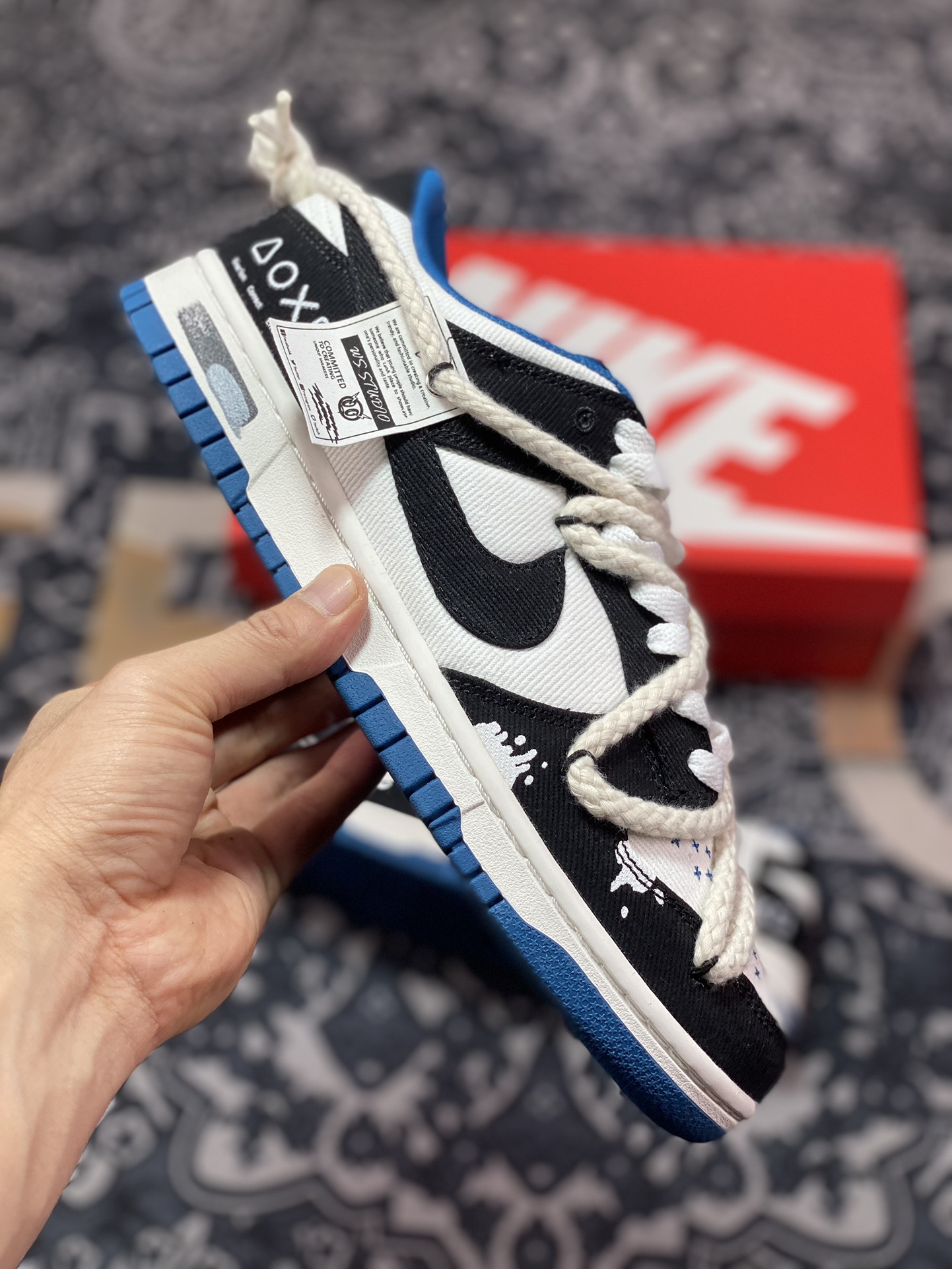 NIKE SB Dunk Low Veteran Player White and Blue DV0834-101