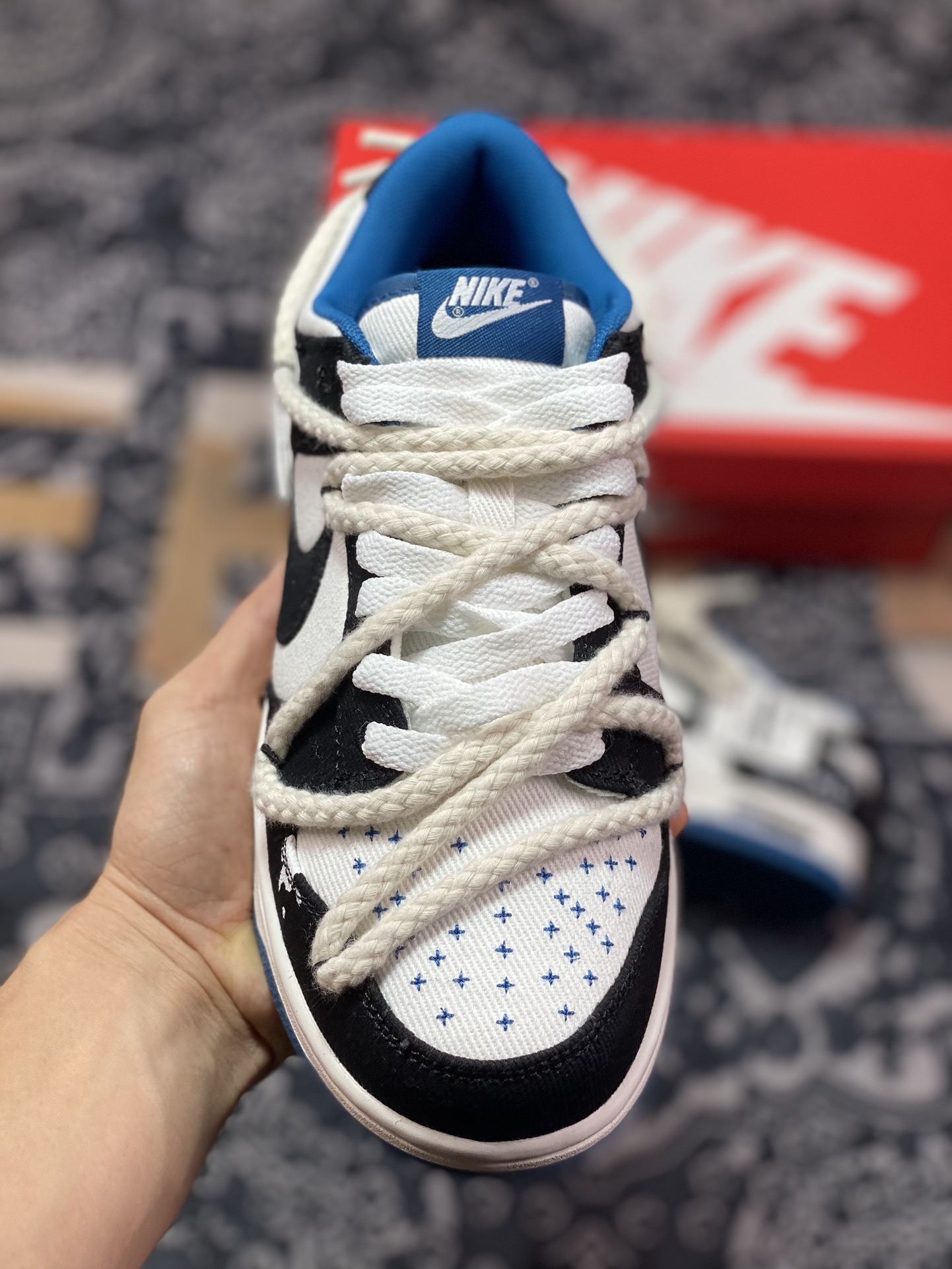 NIKE SB Dunk Low Veteran Player White and Blue DV0834-101