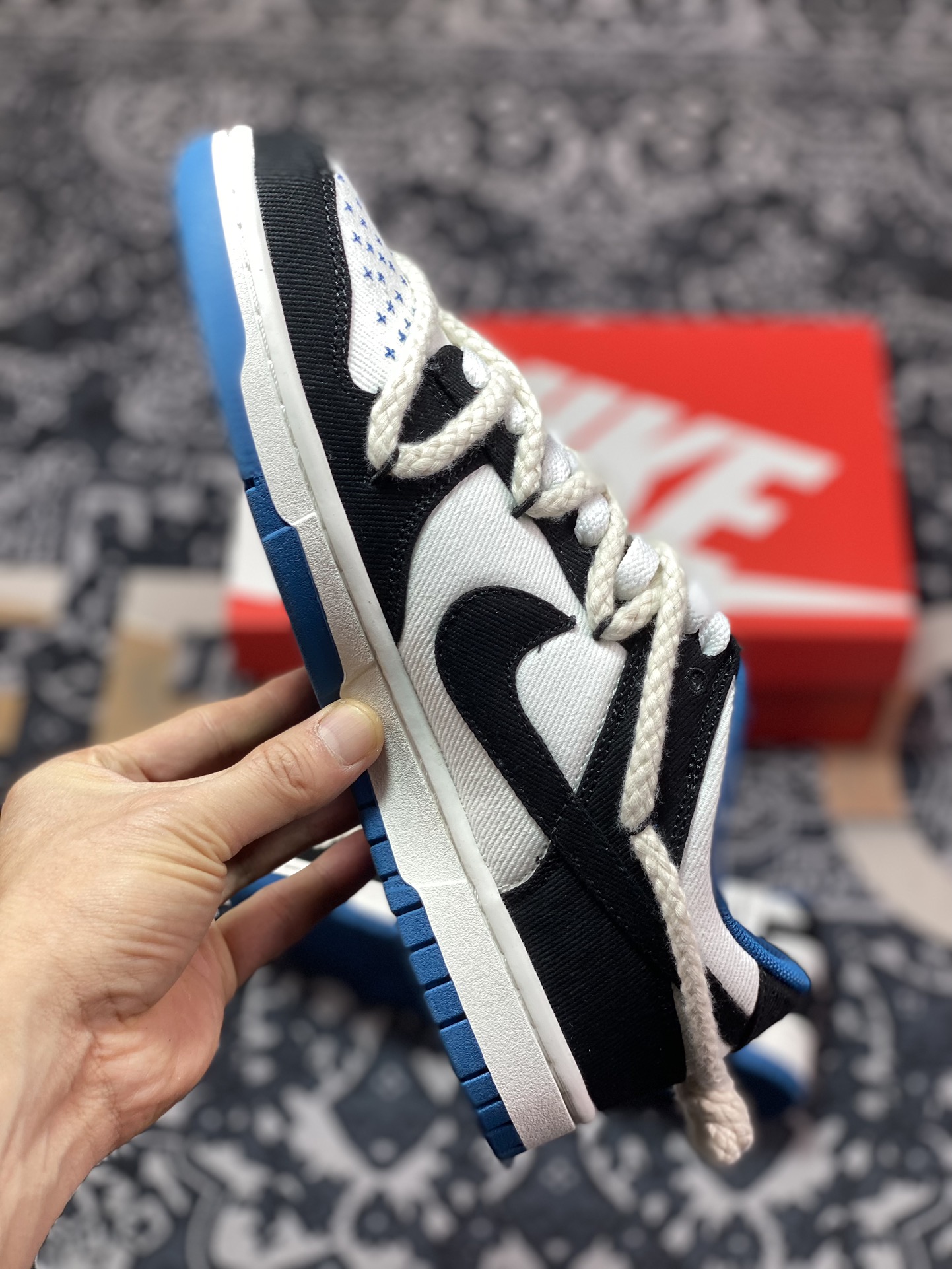 NIKE SB Dunk Low Veteran Player White and Blue DV0834-101