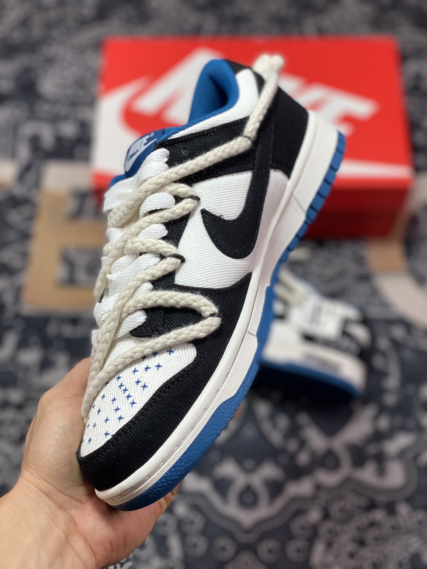 NIKE SB Dunk Low Veteran Player White and Blue DV0834-101