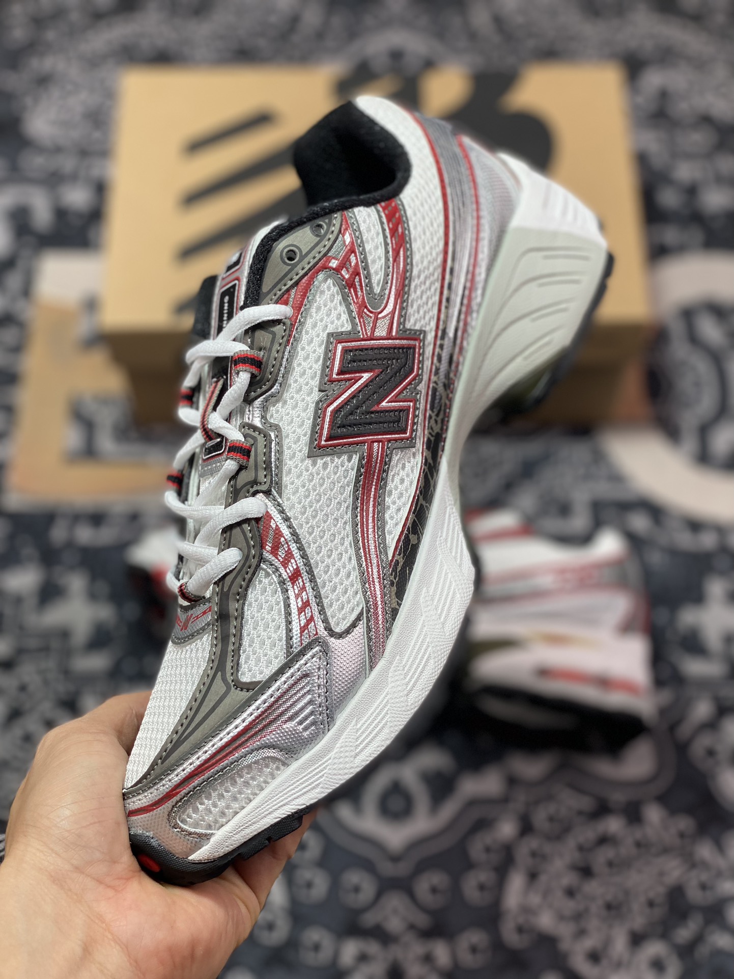 NBNew Balance MR740 series low-top retro dad style casual sports jogging shoes ”white, black, gray and red” MR740SR