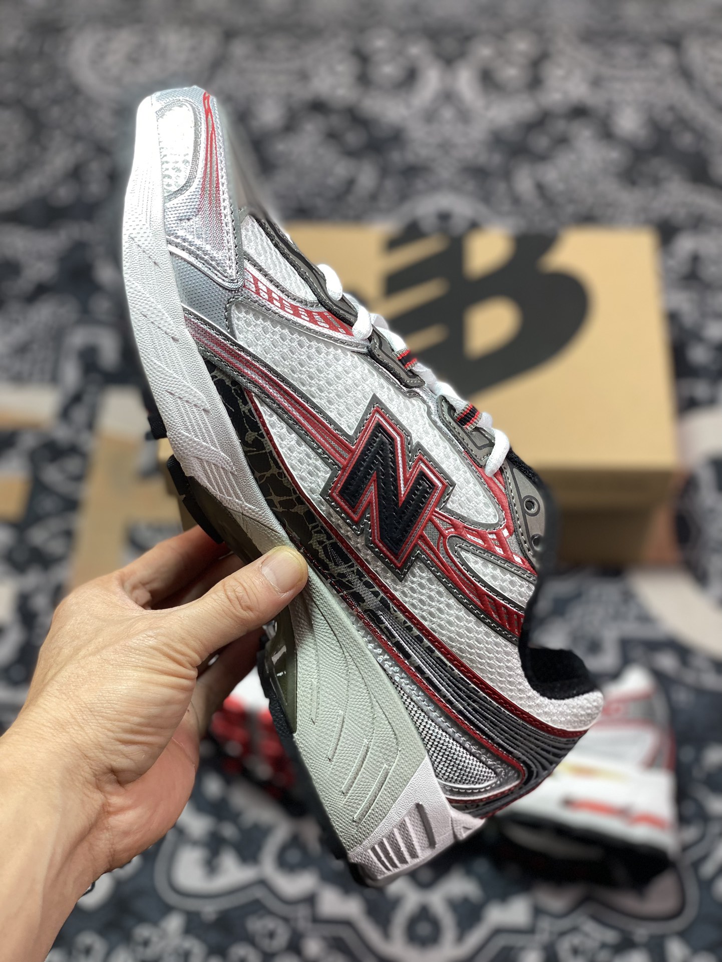 NBNew Balance MR740 series low-top retro dad style casual sports jogging shoes ”white, black, gray and red” MR740SR