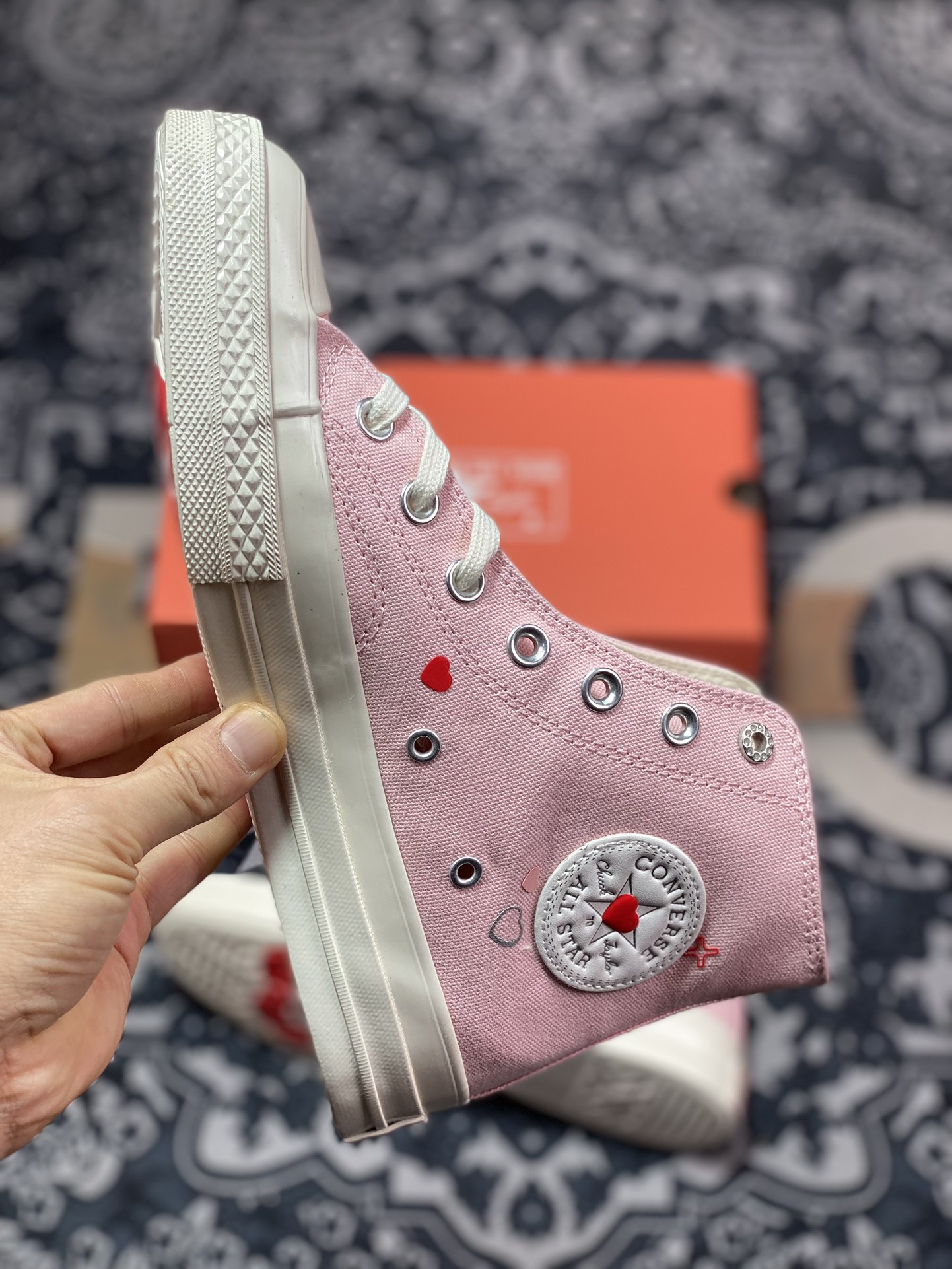 Converse 24th Valentine's Day limited canvas upper