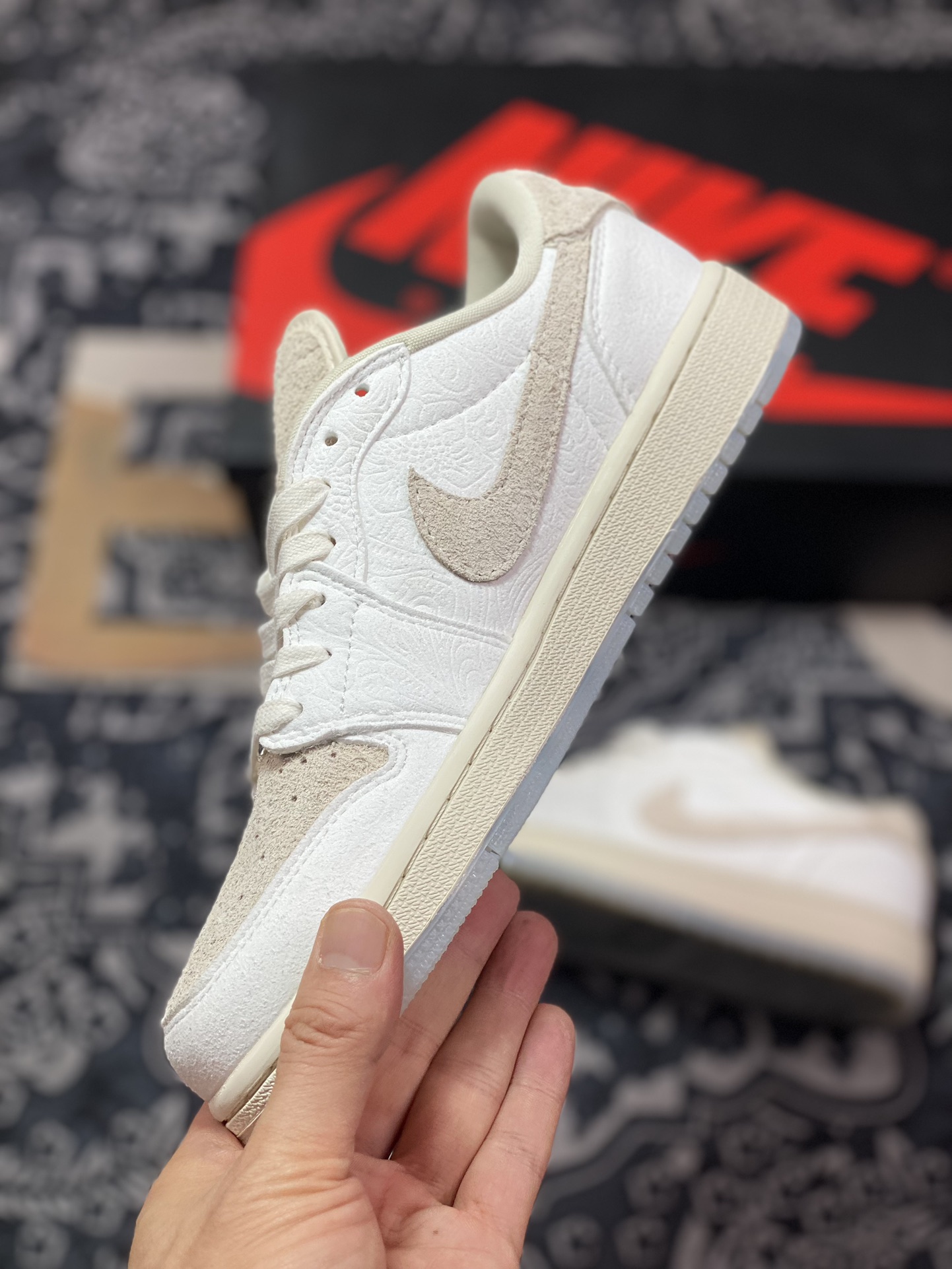 220  Nike Air Jordan 1 Retro Low OG"Give Them Flowers"AJ1乔丹一代篮球鞋“白灰花卉暗纹图案”FZ0455-200