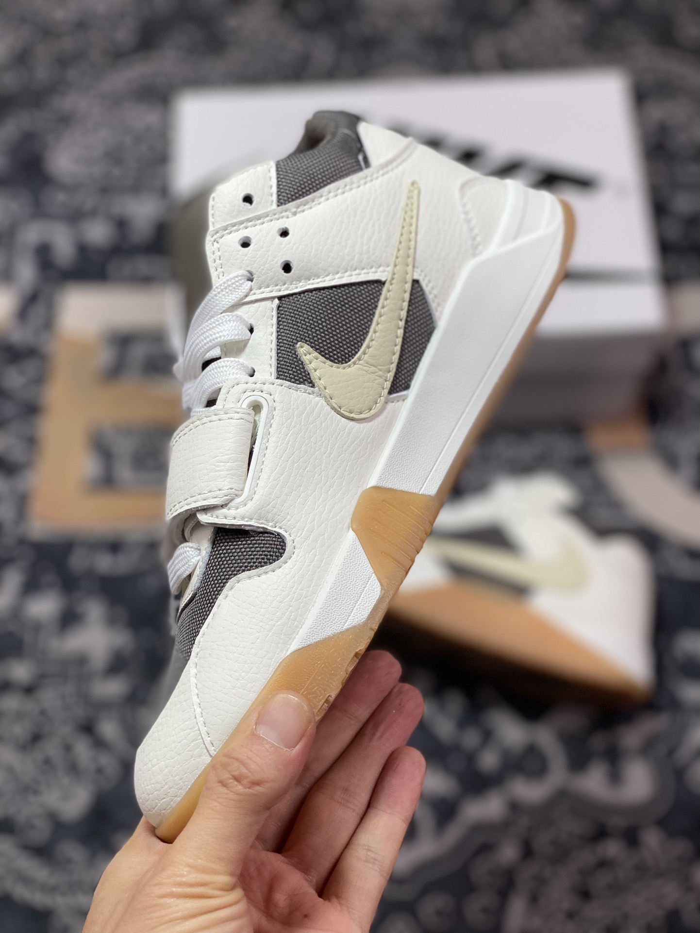 200 Travis Scott X Nike Jordan Cut The Check"Reverse Mocha"篮球鞋“TS联名反转摩卡棕白倒钩”FZ8117-100