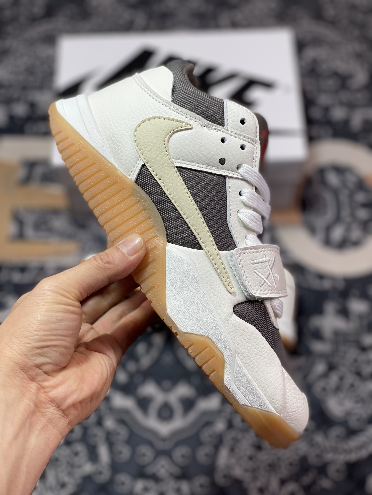 200 Travis Scott X Nike Jordan Cut The Check"Reverse Mocha"篮球鞋“TS联名反转摩卡棕白倒钩”FZ8117-100