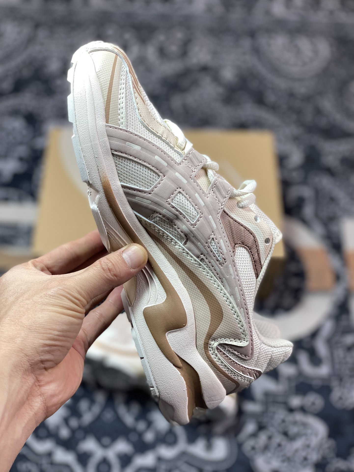 210 亚瑟士/Asics Gel-Preleus 虎牙系列低帮复古时尚跑鞋“奶白卡其棕”1201A838-103