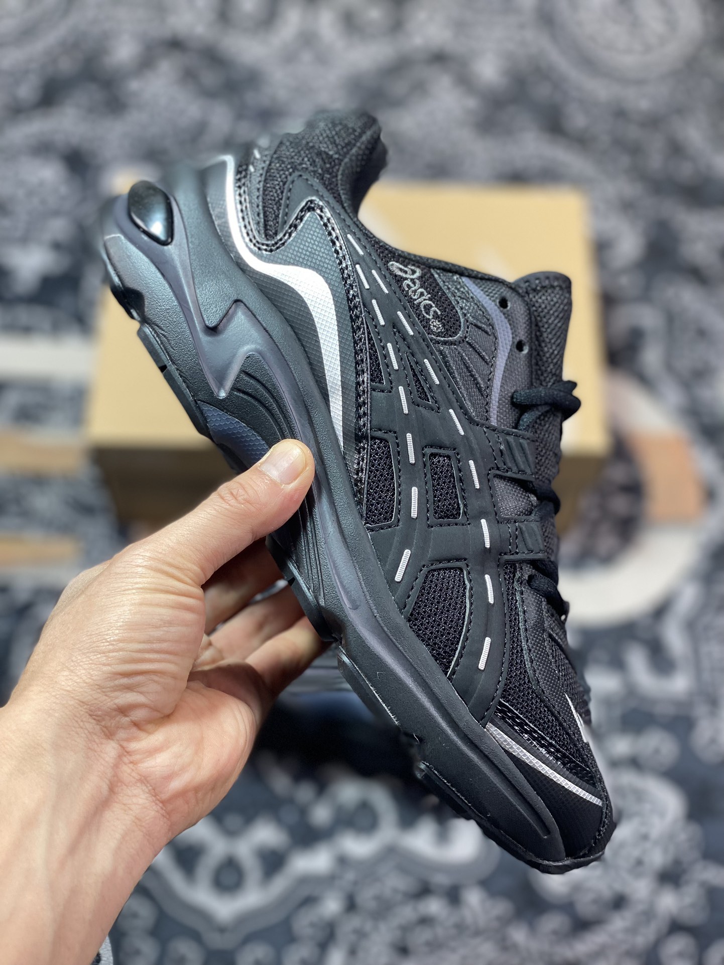 210 亚瑟士/Asics Gel-Preleus 虎牙系列低帮复古慢跑鞋“武士黑银”1201A838-002