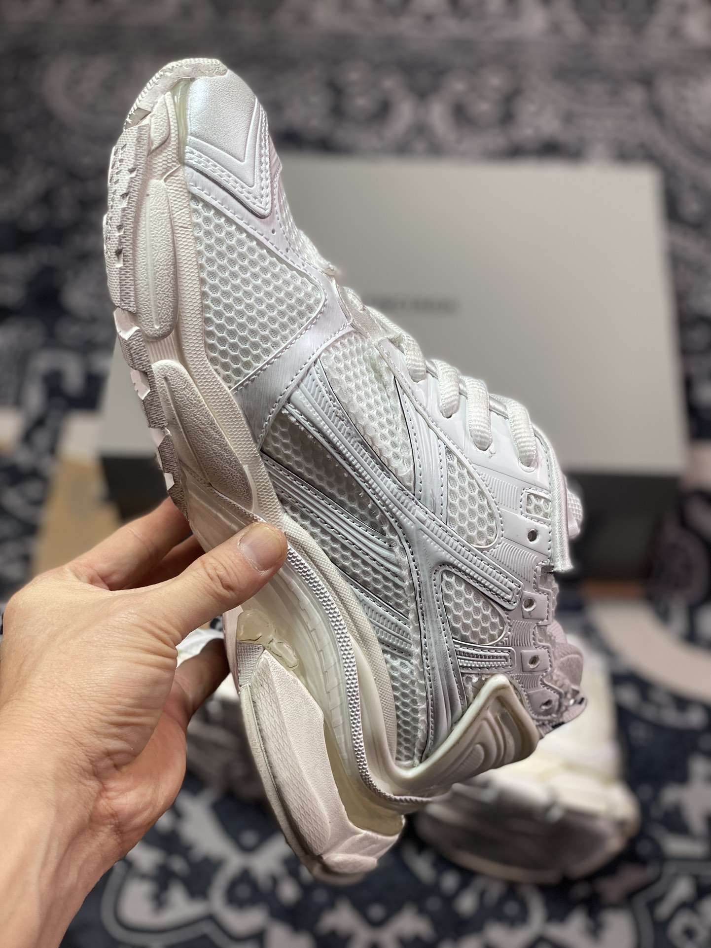 BALENCIAGA Runner Sneaker”White/Black”2.0 jogging series low-top jogging shoes ”2.0 deconstruction destruction white and black LOGO” 772774 W3RBW 0102