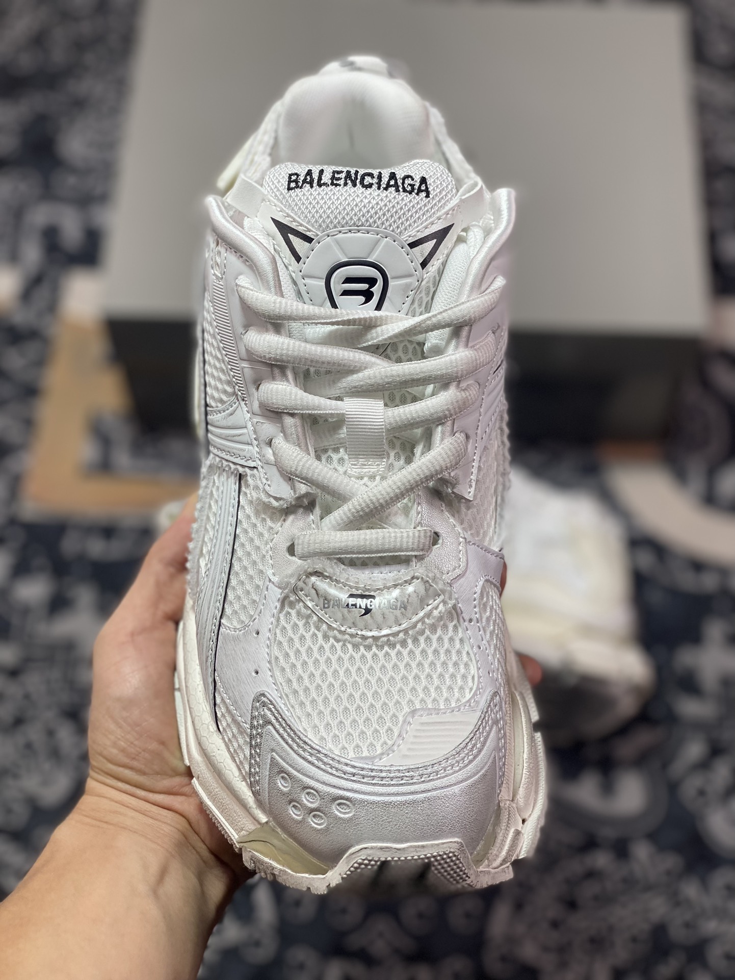 BALENCIAGA Runner Sneaker”White/Black”2.0 jogging series low-top jogging shoes ”2.0 deconstruction destruction white and black LOGO” 772774 W3RBW 0102